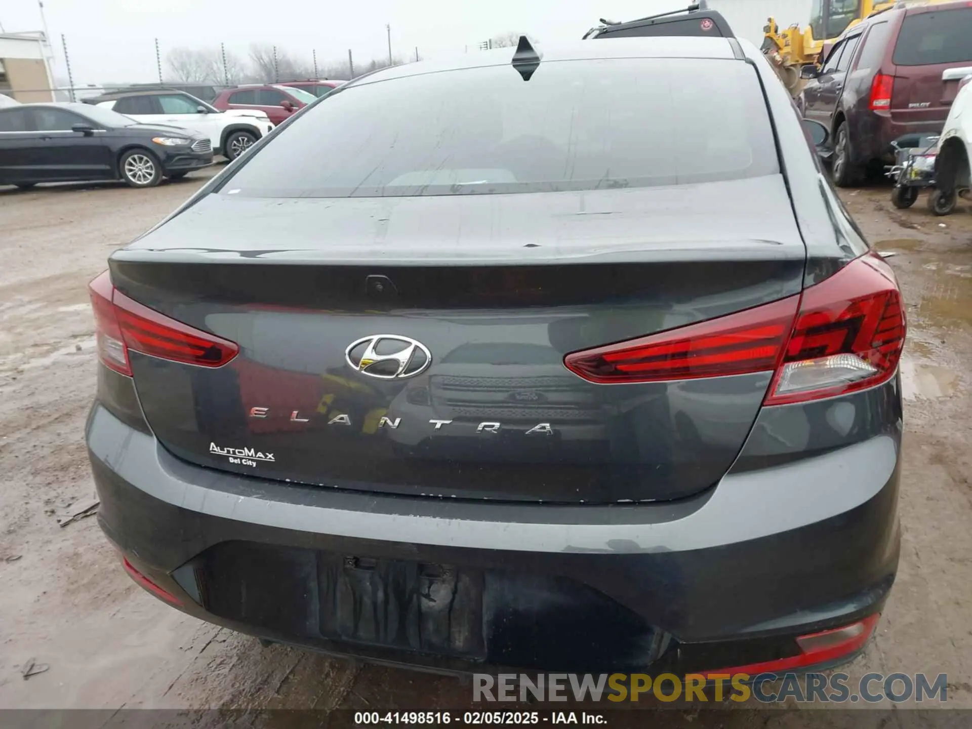 17 Photograph of a damaged car 5NPD84LF9LH568174 HYUNDAI ELANTRA 2020