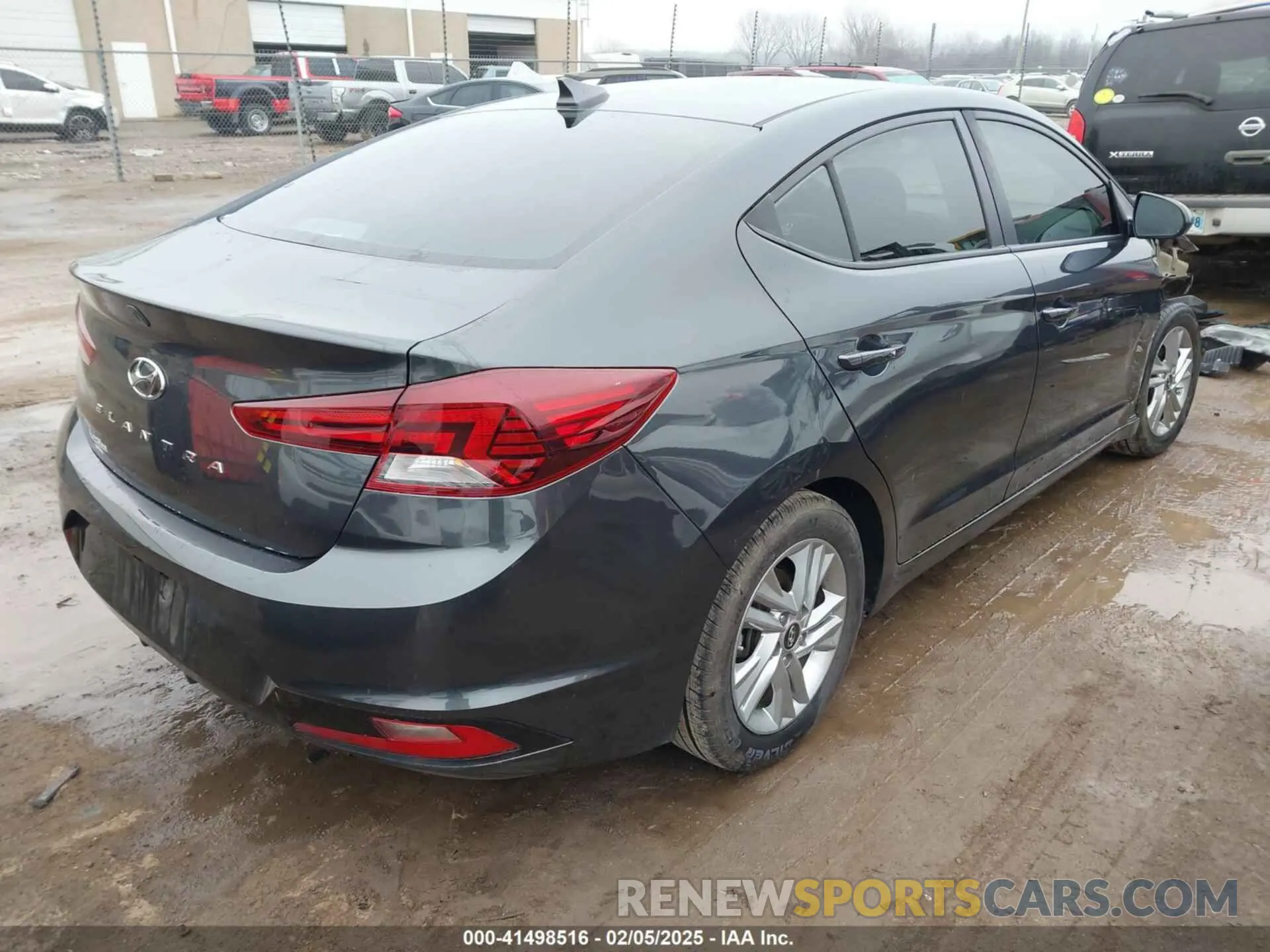 4 Photograph of a damaged car 5NPD84LF9LH568174 HYUNDAI ELANTRA 2020