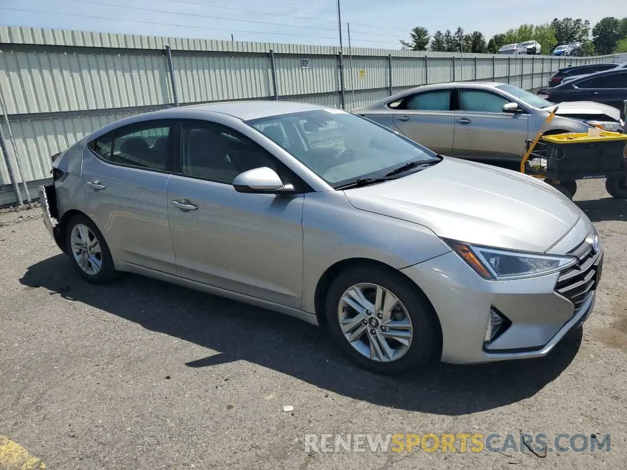 4 Photograph of a damaged car 5NPD84LF9LH569485 HYUNDAI ELANTRA 2020