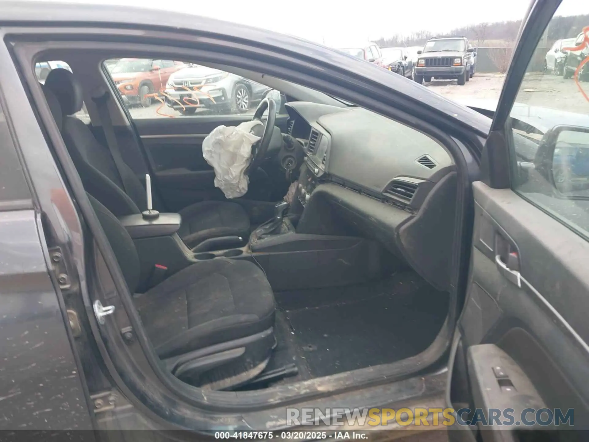 5 Photograph of a damaged car 5NPD84LF9LH583368 HYUNDAI ELANTRA 2020