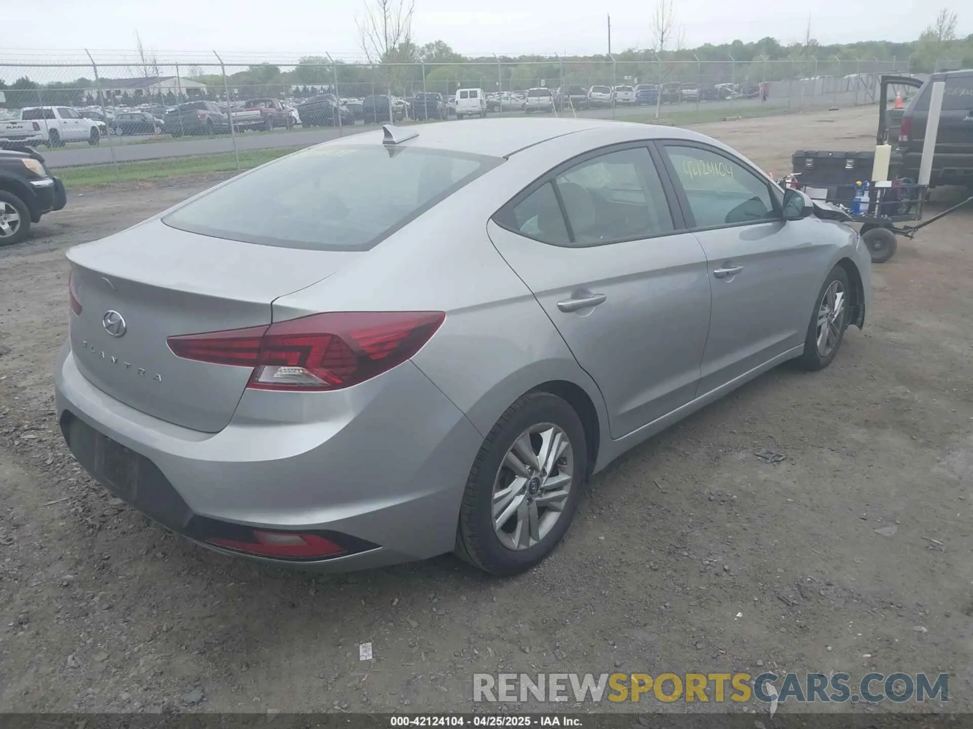 4 Photograph of a damaged car 5NPD84LF9LH585041 HYUNDAI ELANTRA 2020