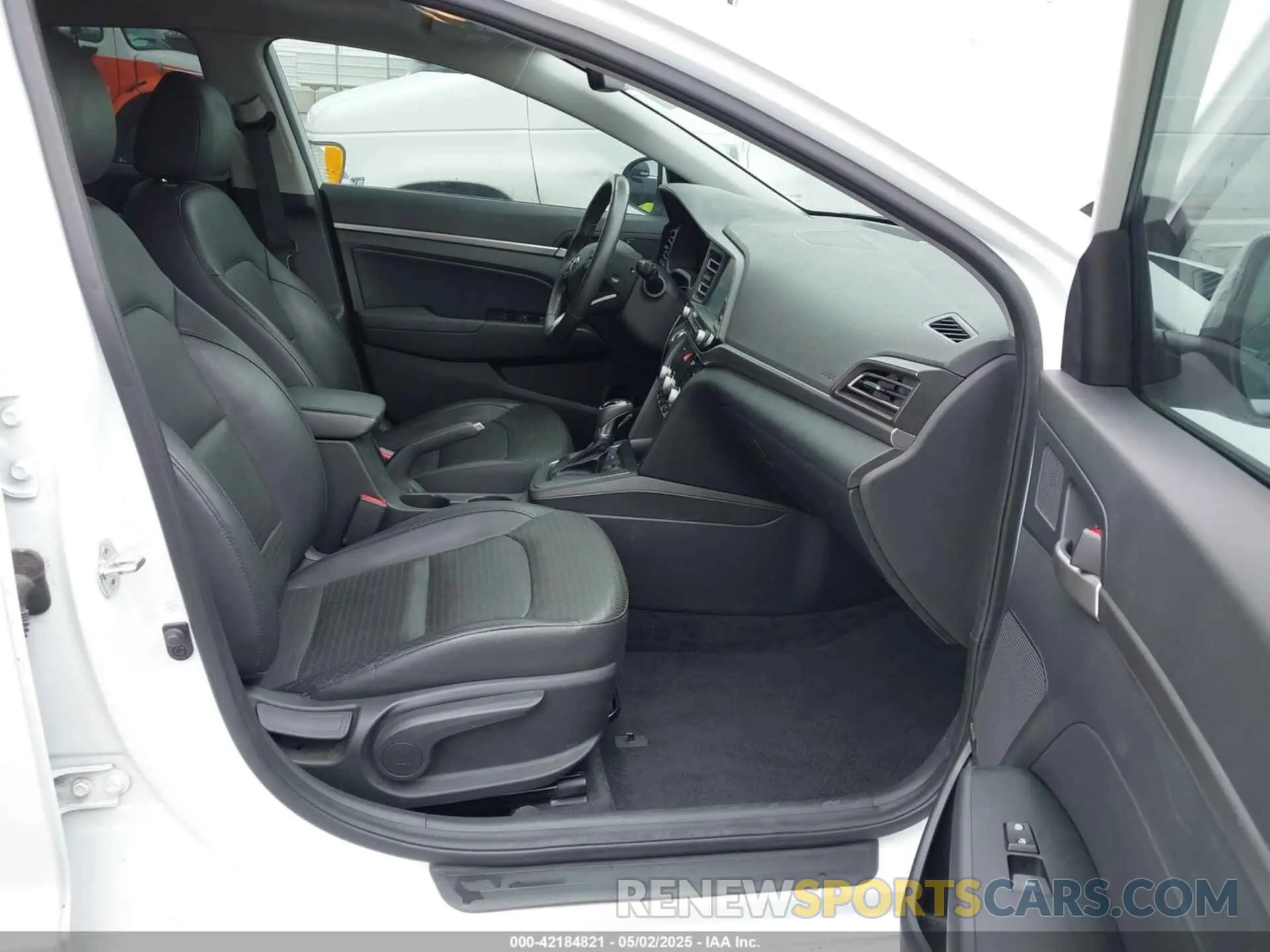 5 Photograph of a damaged car 5NPD84LF9LH607975 HYUNDAI ELANTRA 2020