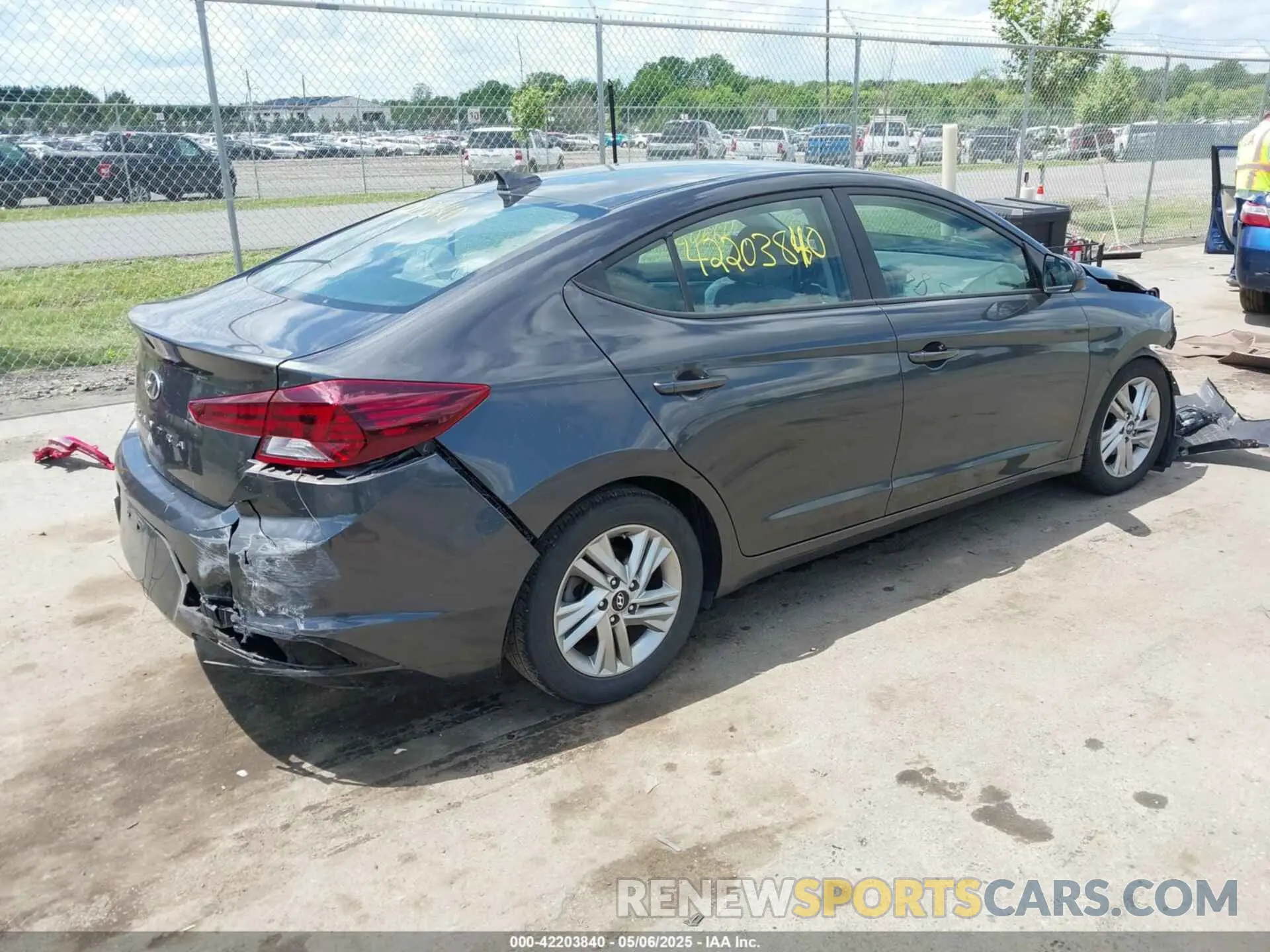 4 Photograph of a damaged car 5NPD84LF9LH614568 HYUNDAI ELANTRA 2020
