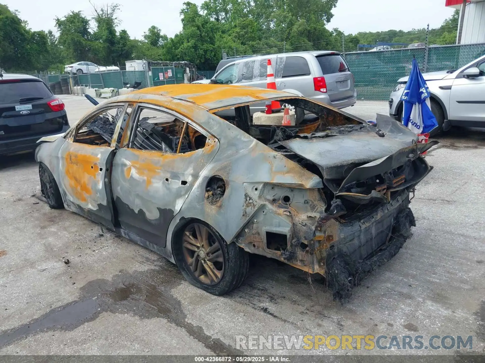 3 Photograph of a damaged car 5NPD84LF9LH620757 HYUNDAI ELANTRA 2020