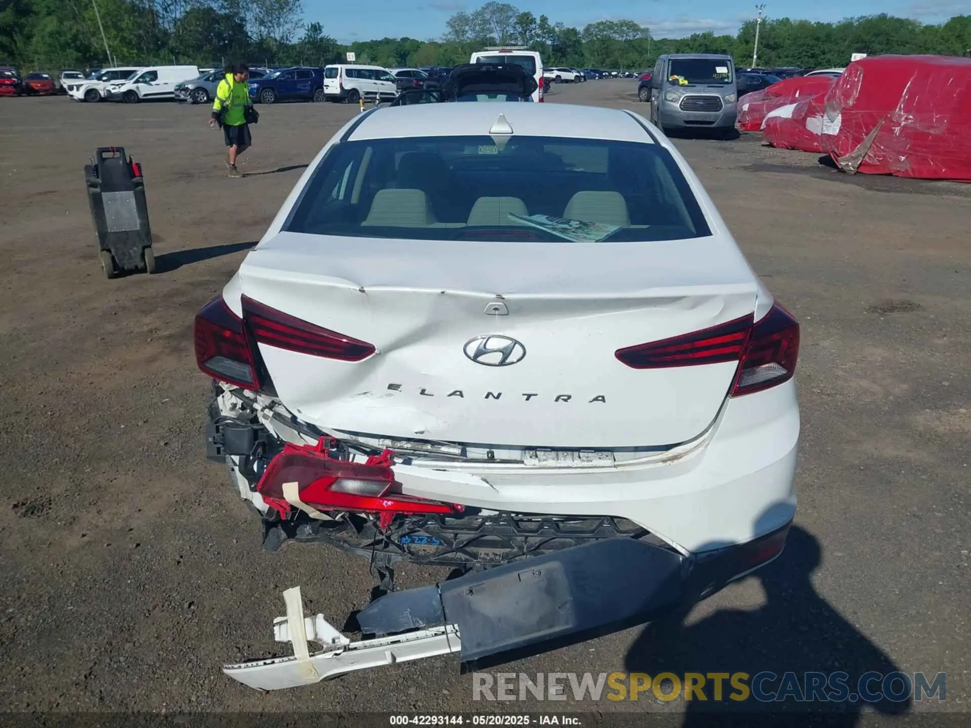 16 Photograph of a damaged car 5NPD84LFXLH503575 HYUNDAI ELANTRA 2020