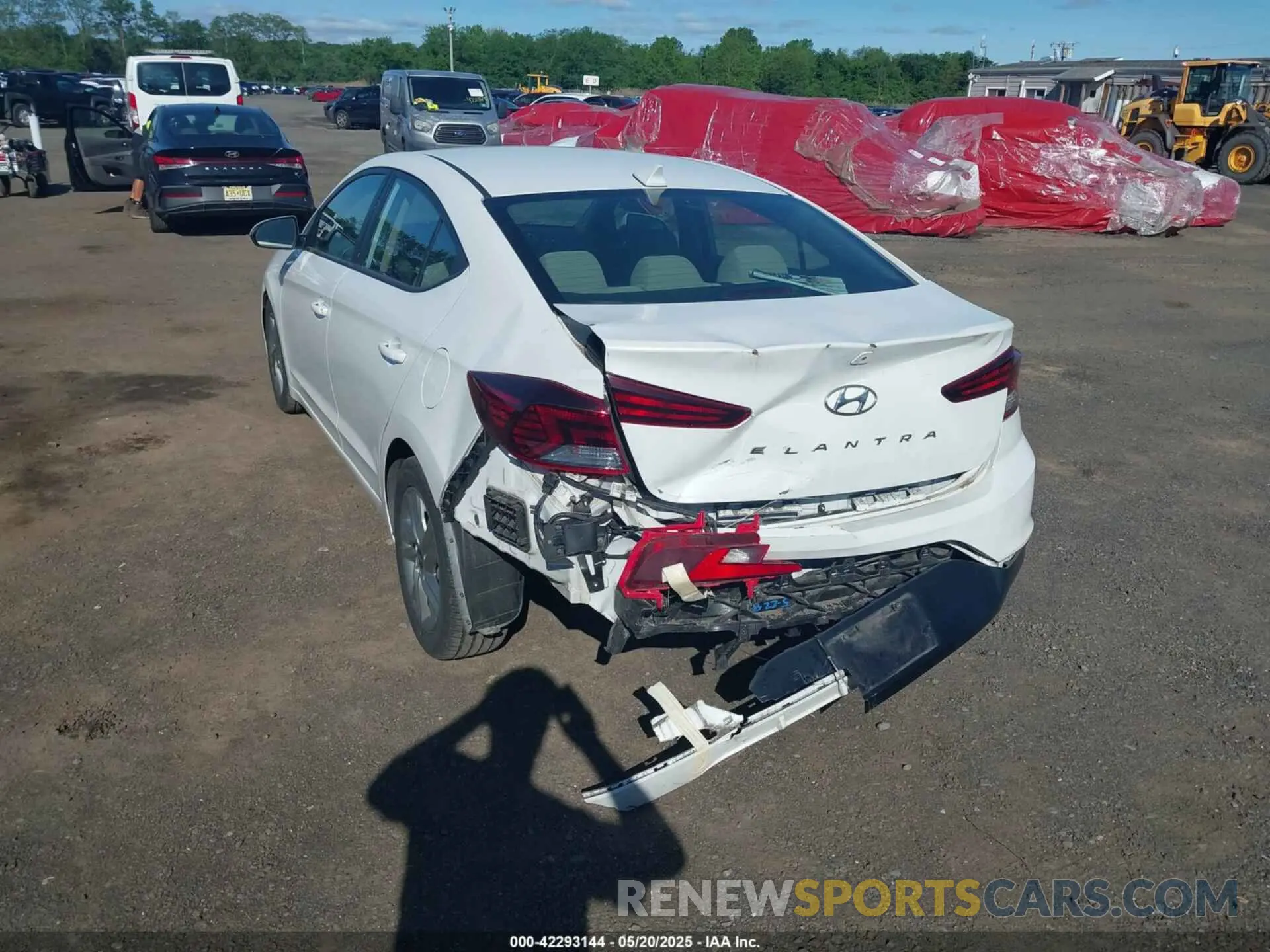 17 Photograph of a damaged car 5NPD84LFXLH503575 HYUNDAI ELANTRA 2020