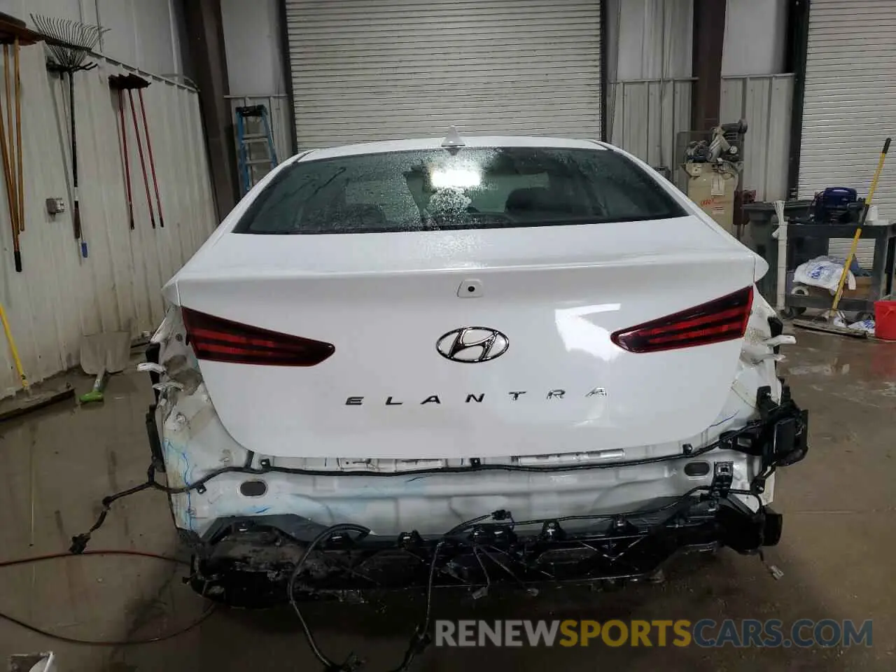 6 Photograph of a damaged car 5NPD84LFXLH521395 HYUNDAI ELANTRA 2020