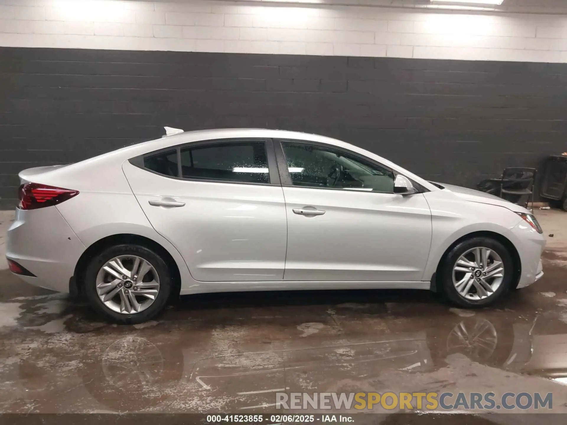 12 Photograph of a damaged car 5NPD84LFXLH537323 HYUNDAI ELANTRA 2020