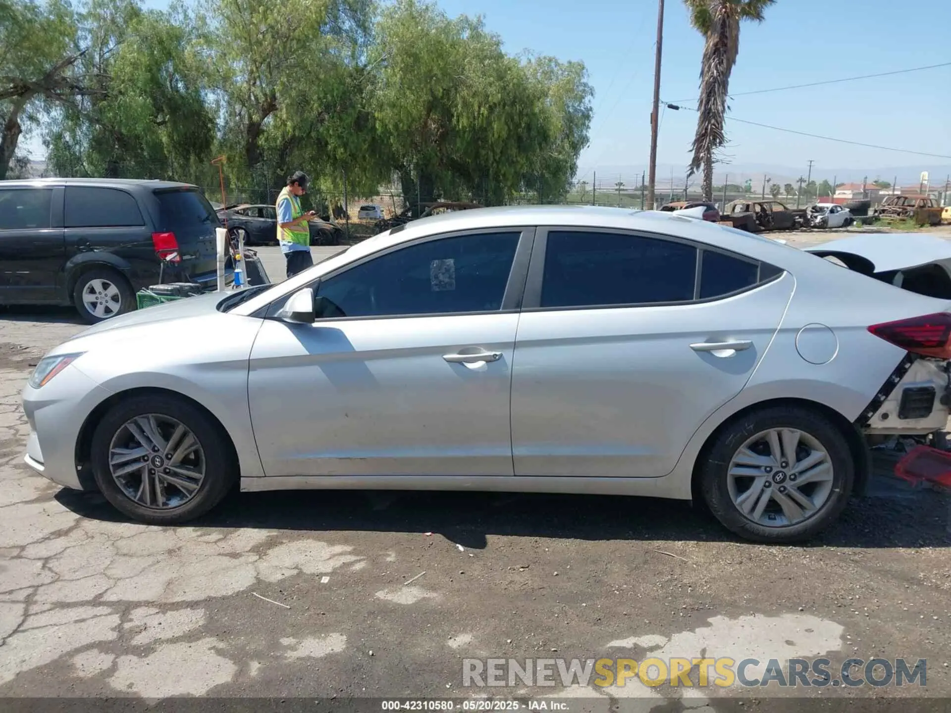 14 Photograph of a damaged car 5NPD84LFXLH538732 HYUNDAI ELANTRA 2020