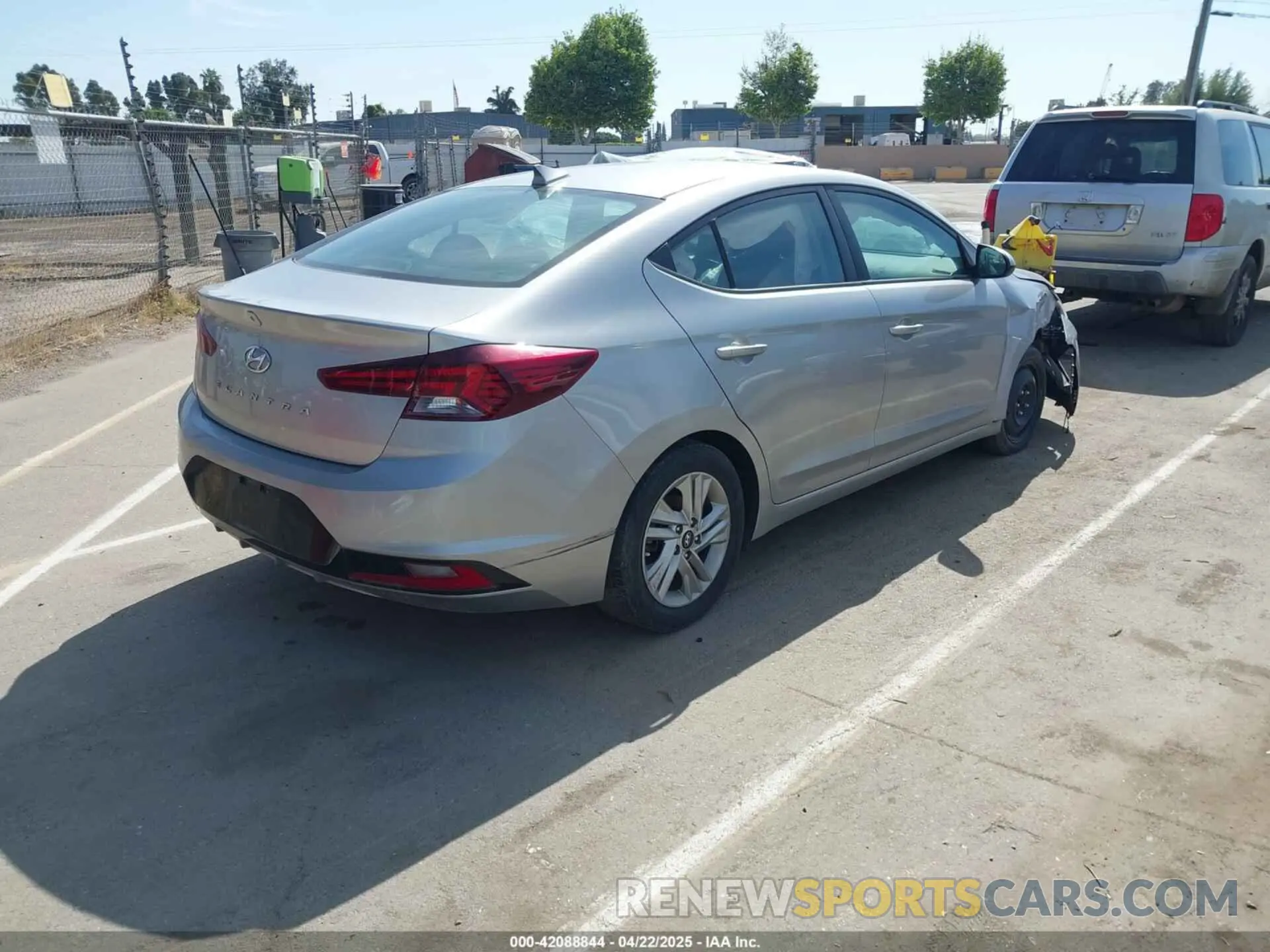 4 Photograph of a damaged car 5NPD84LFXLH551559 HYUNDAI ELANTRA 2020