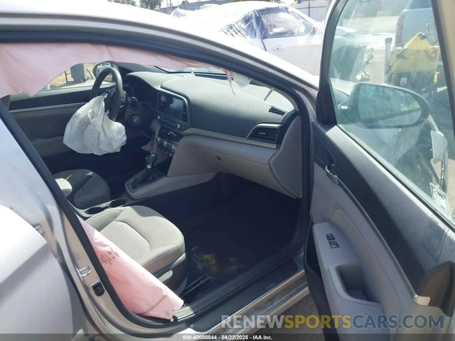 5 Photograph of a damaged car 5NPD84LFXLH551559 HYUNDAI ELANTRA 2020