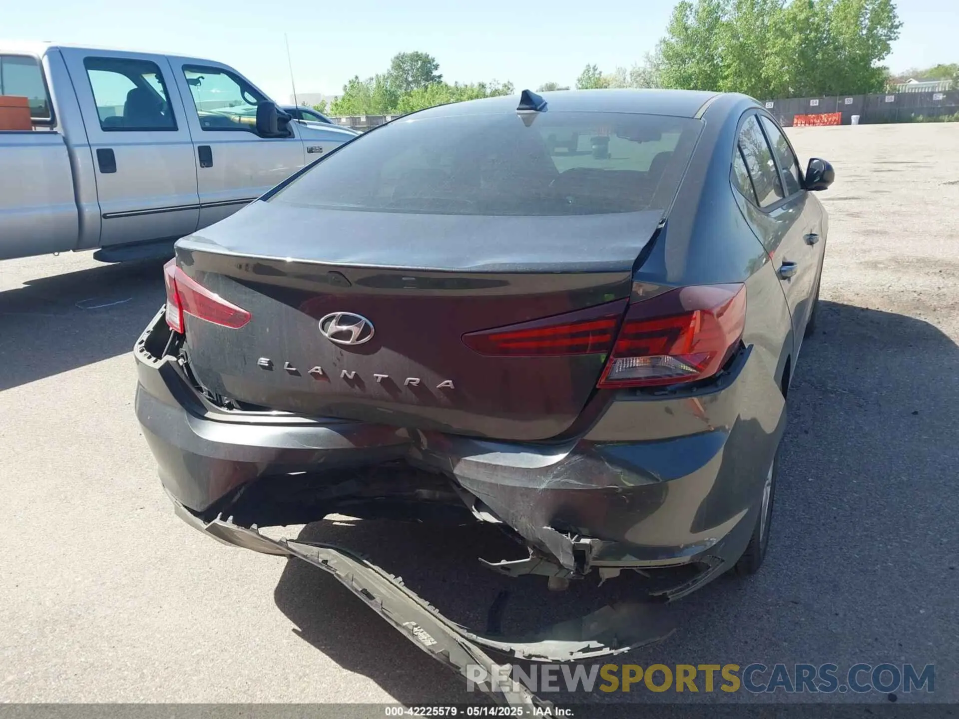 16 Photograph of a damaged car 5NPD84LFXLH561461 HYUNDAI ELANTRA 2020