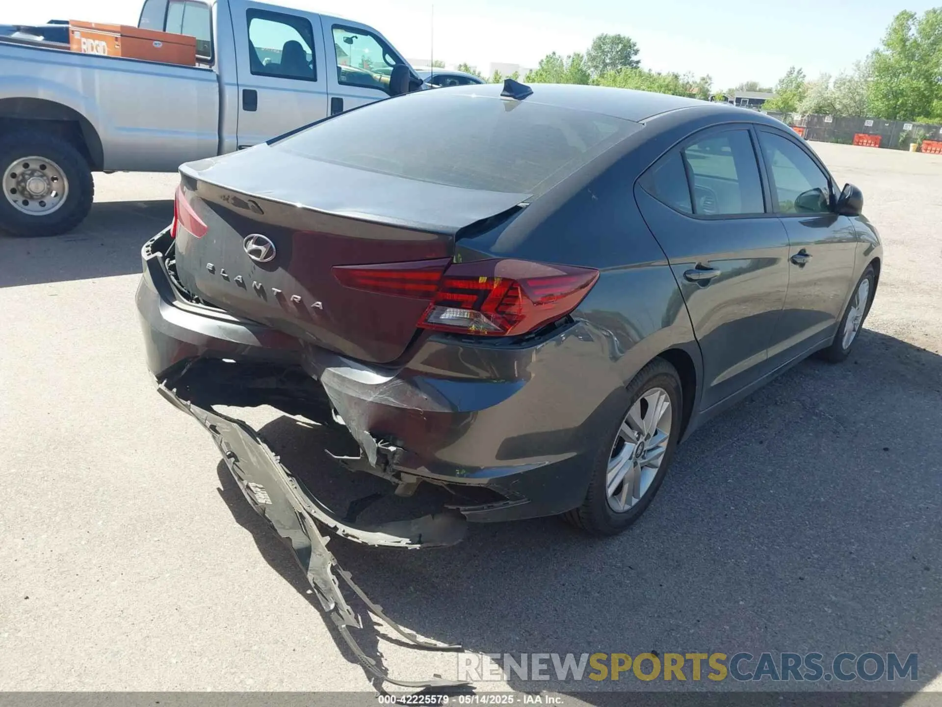 4 Photograph of a damaged car 5NPD84LFXLH561461 HYUNDAI ELANTRA 2020