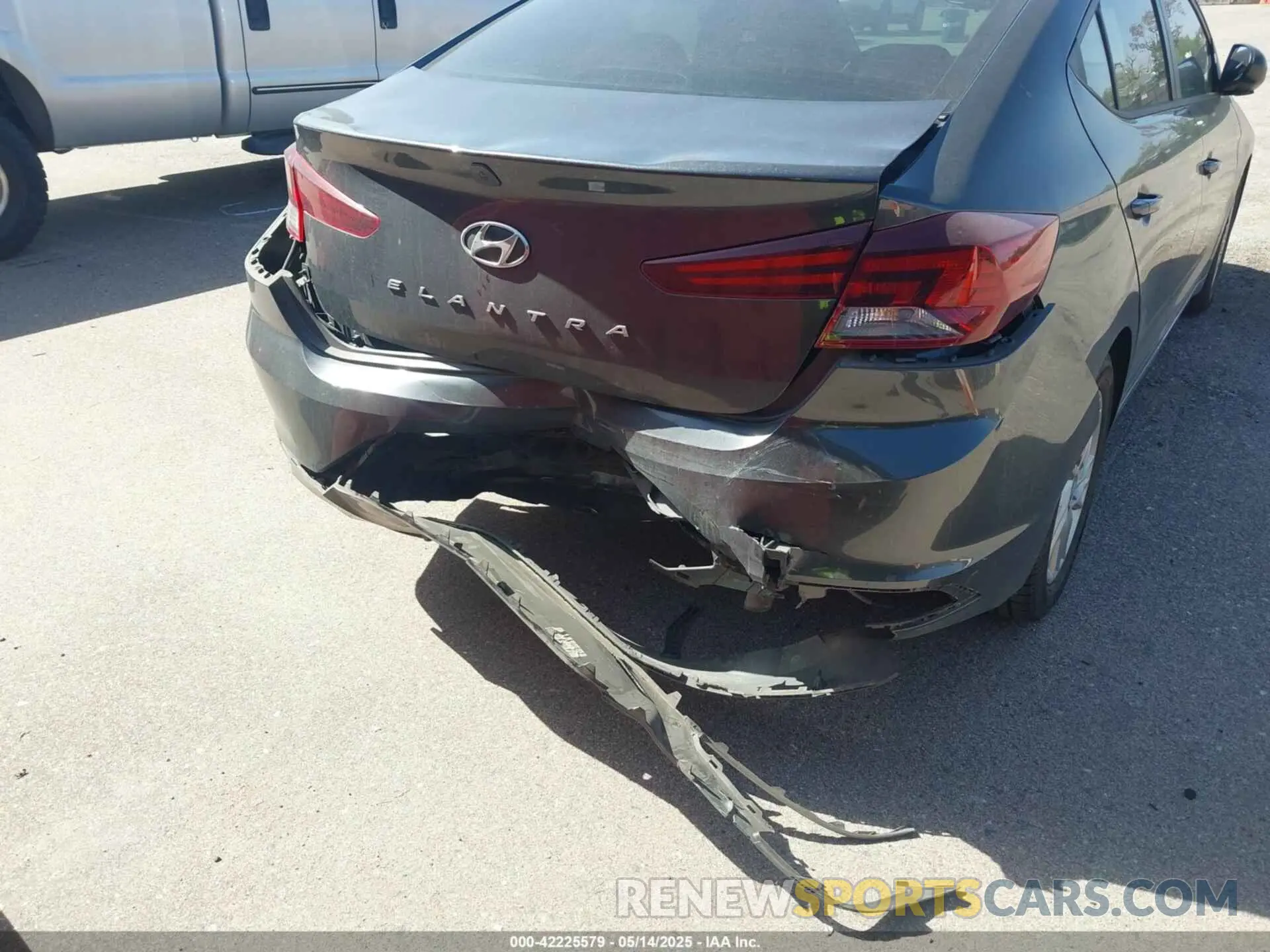 6 Photograph of a damaged car 5NPD84LFXLH561461 HYUNDAI ELANTRA 2020