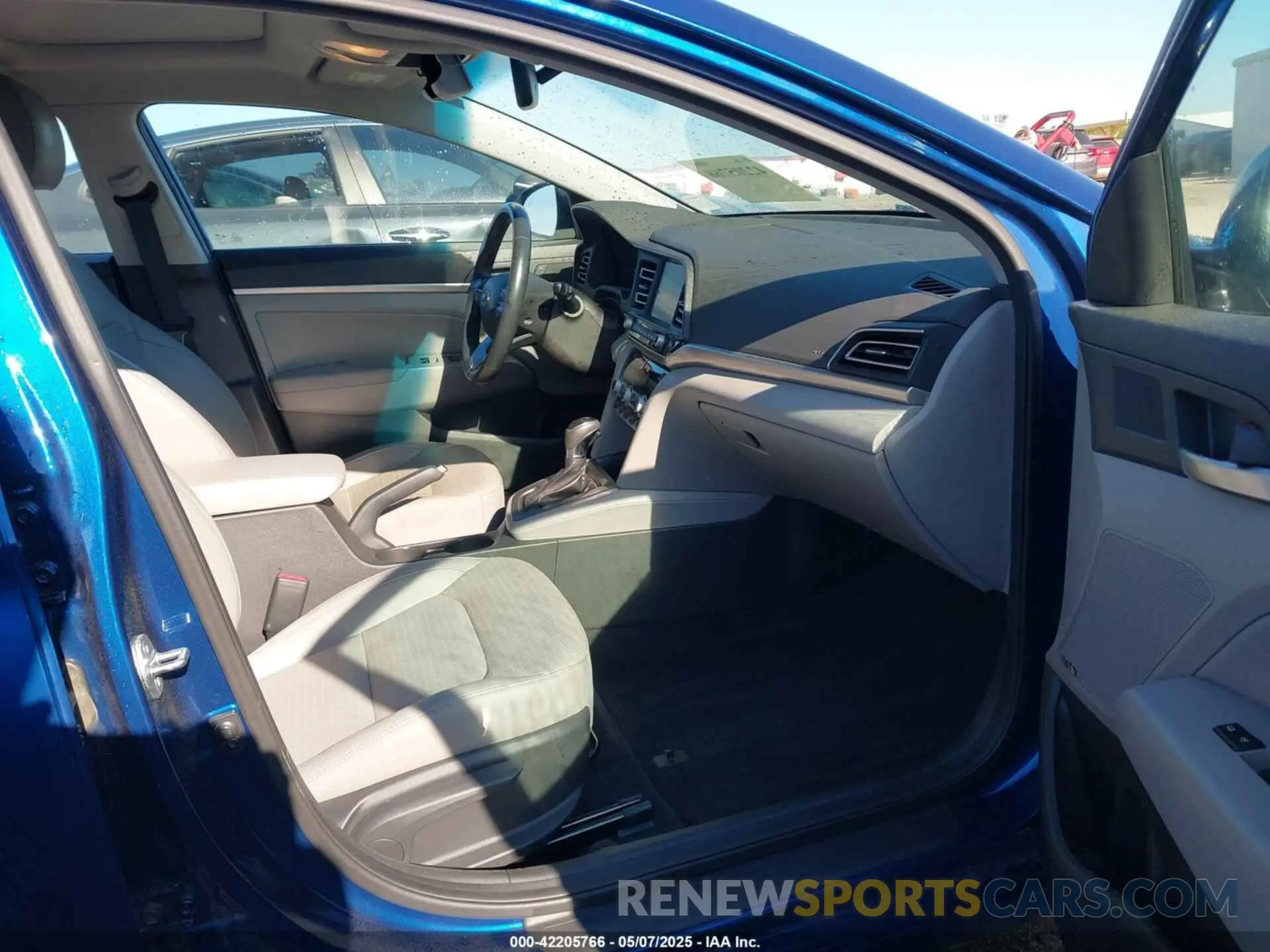 5 Photograph of a damaged car 5NPD84LFXLH566501 HYUNDAI ELANTRA 2020