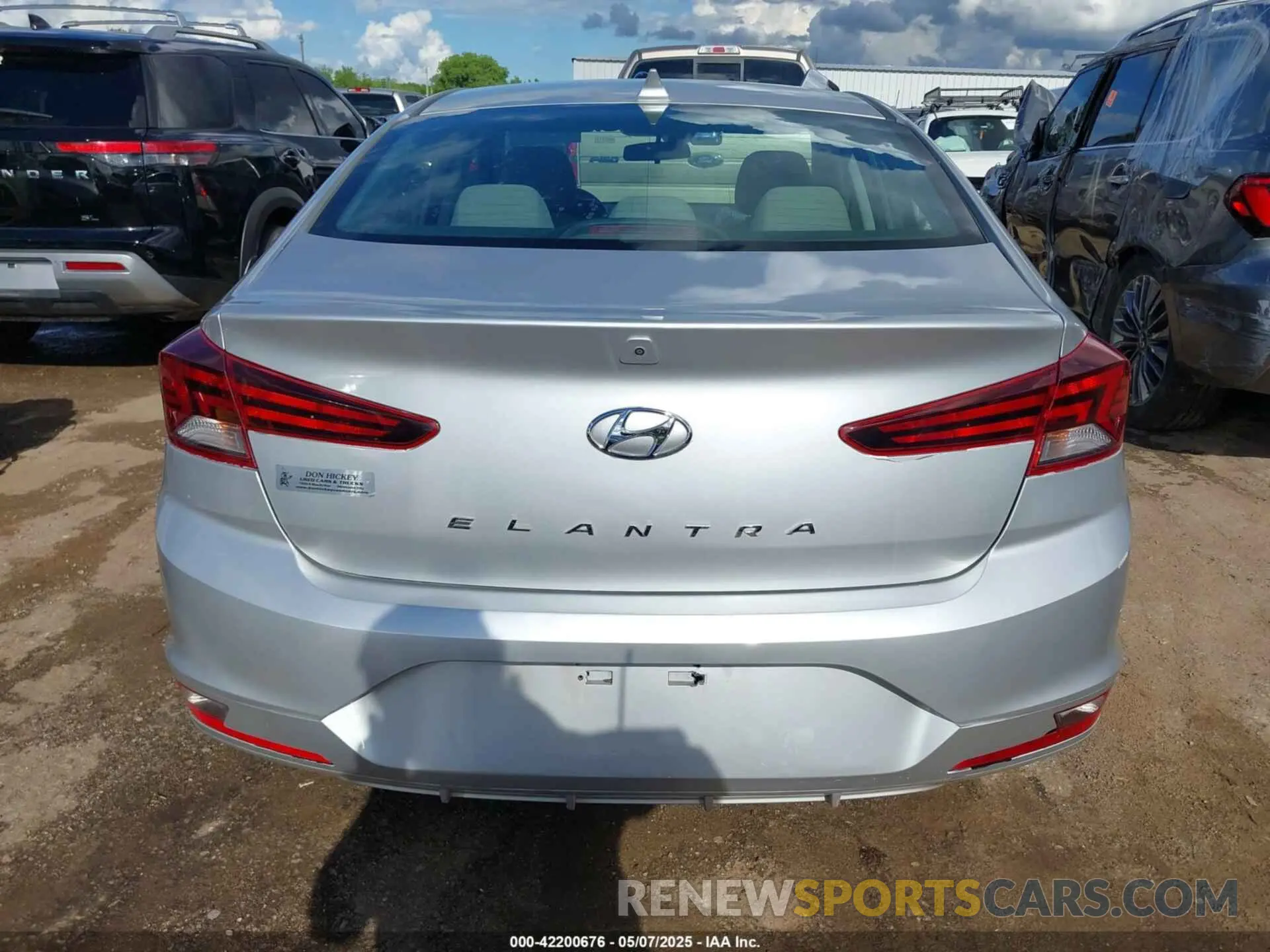 16 Photograph of a damaged car 5NPD84LFXLH568720 HYUNDAI ELANTRA 2020