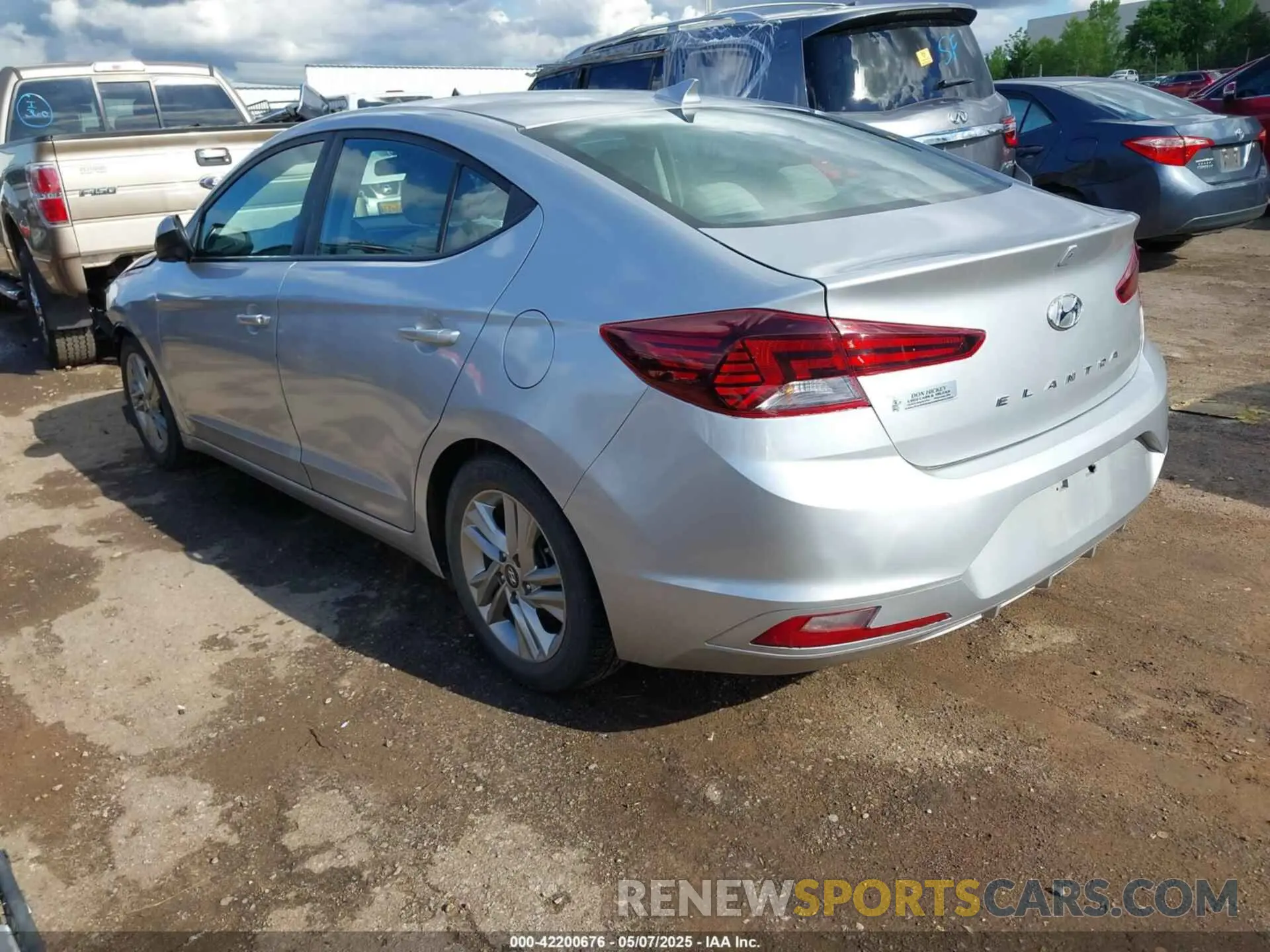 3 Photograph of a damaged car 5NPD84LFXLH568720 HYUNDAI ELANTRA 2020