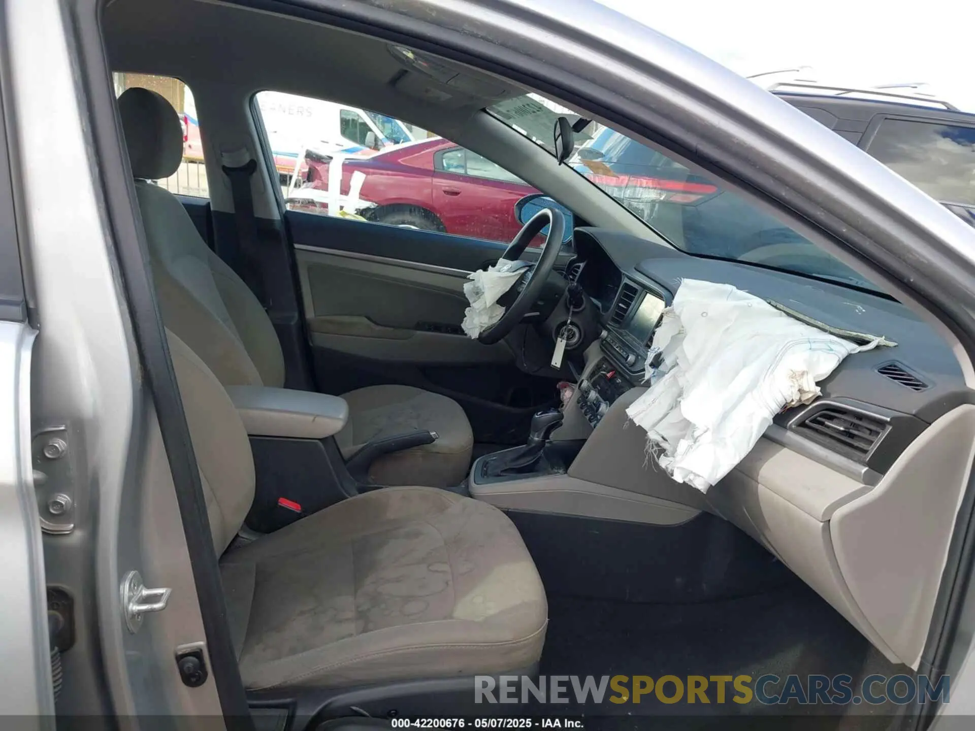 5 Photograph of a damaged car 5NPD84LFXLH568720 HYUNDAI ELANTRA 2020