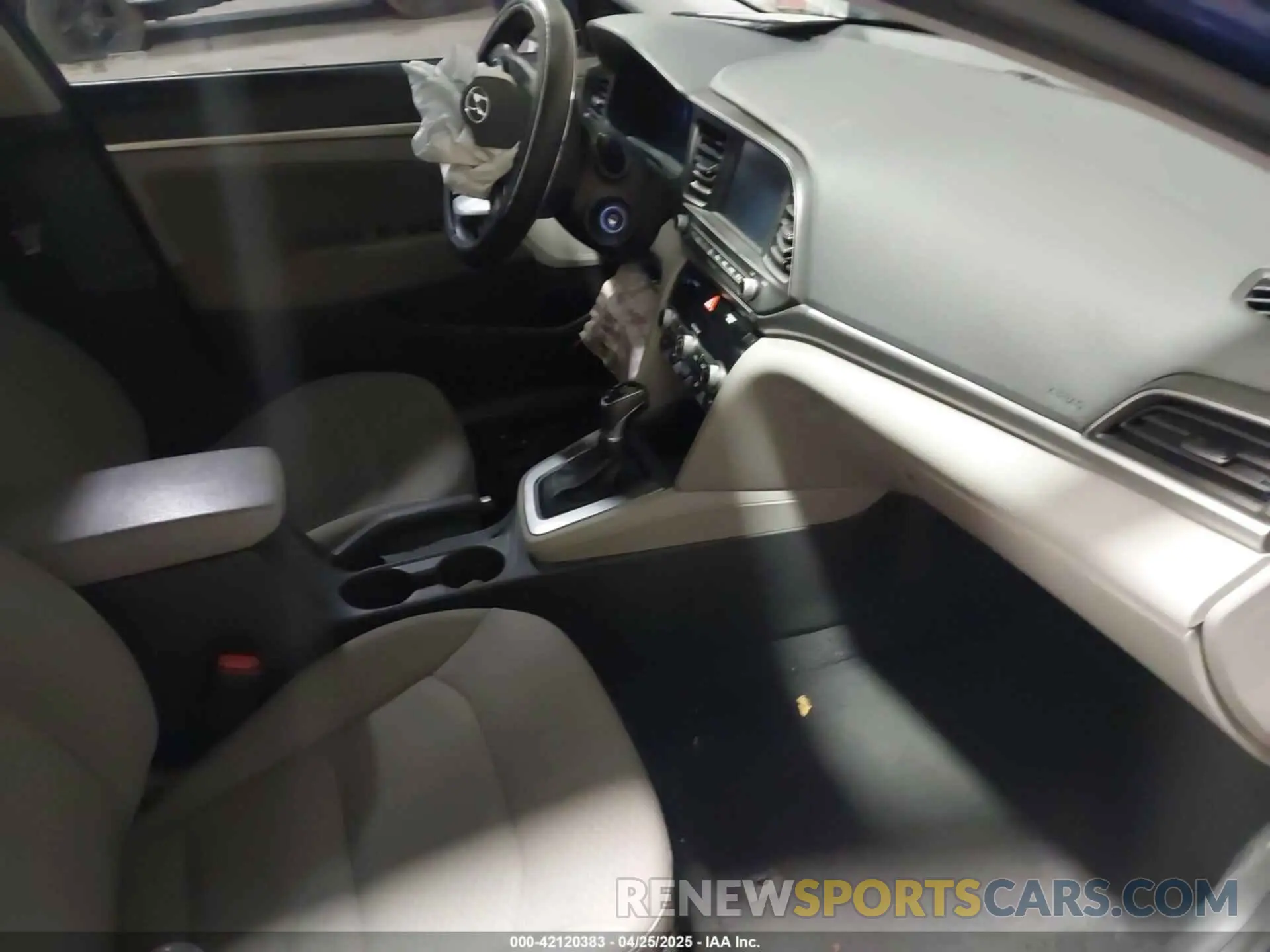 5 Photograph of a damaged car 5NPD84LFXLH569916 HYUNDAI ELANTRA 2020