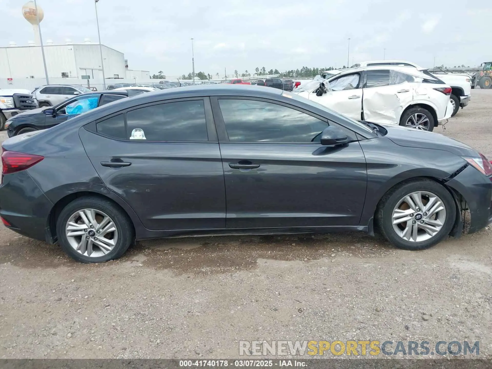 14 Photograph of a damaged car 5NPD84LFXLH570337 HYUNDAI ELANTRA 2020