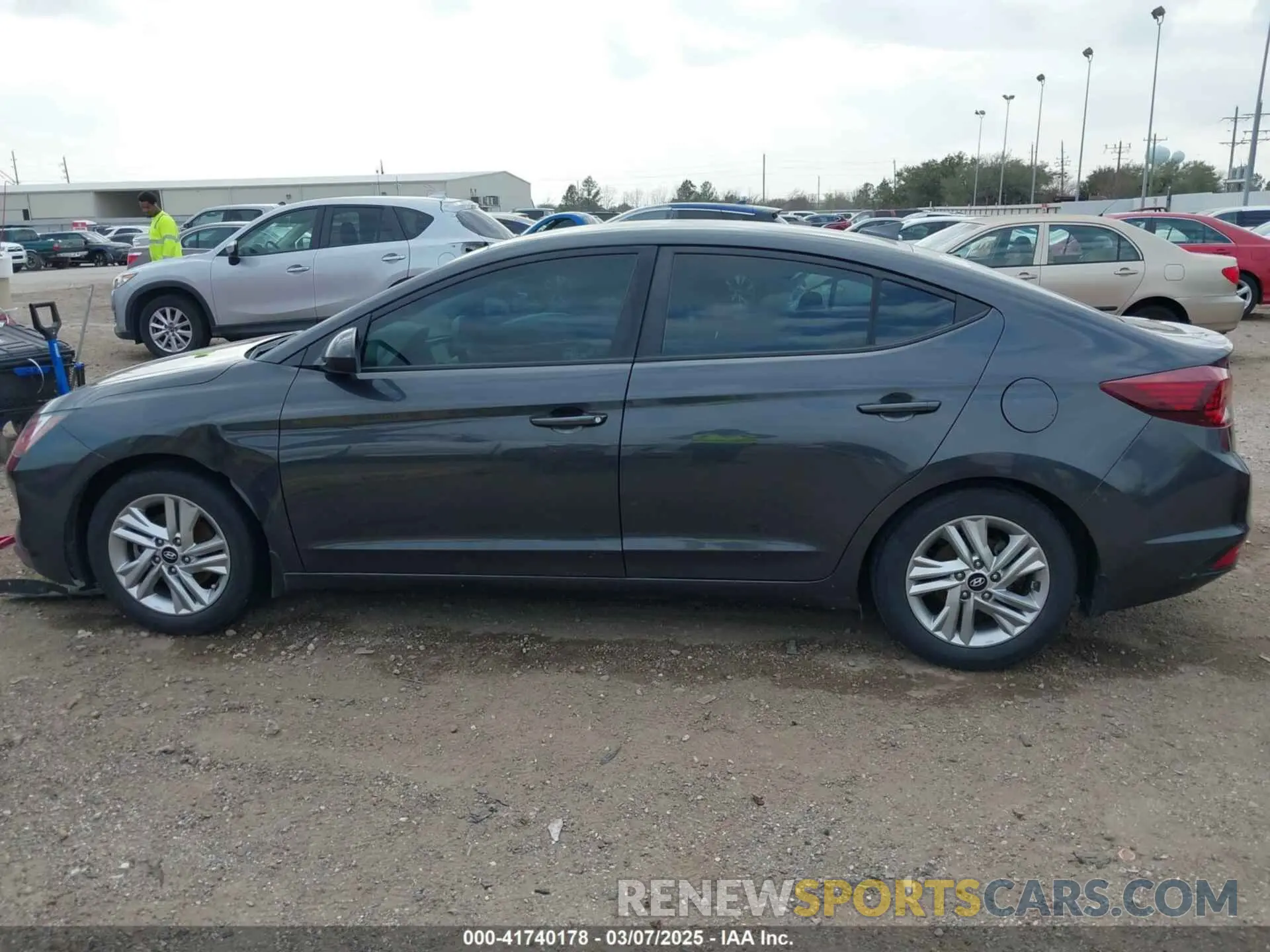 15 Photograph of a damaged car 5NPD84LFXLH570337 HYUNDAI ELANTRA 2020