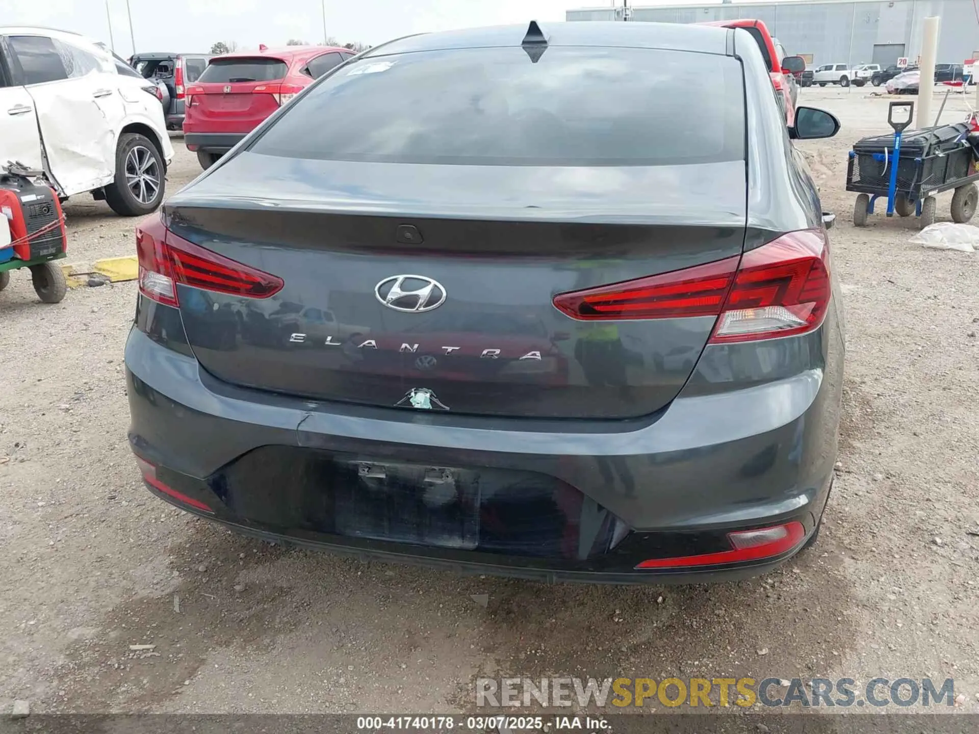 17 Photograph of a damaged car 5NPD84LFXLH570337 HYUNDAI ELANTRA 2020