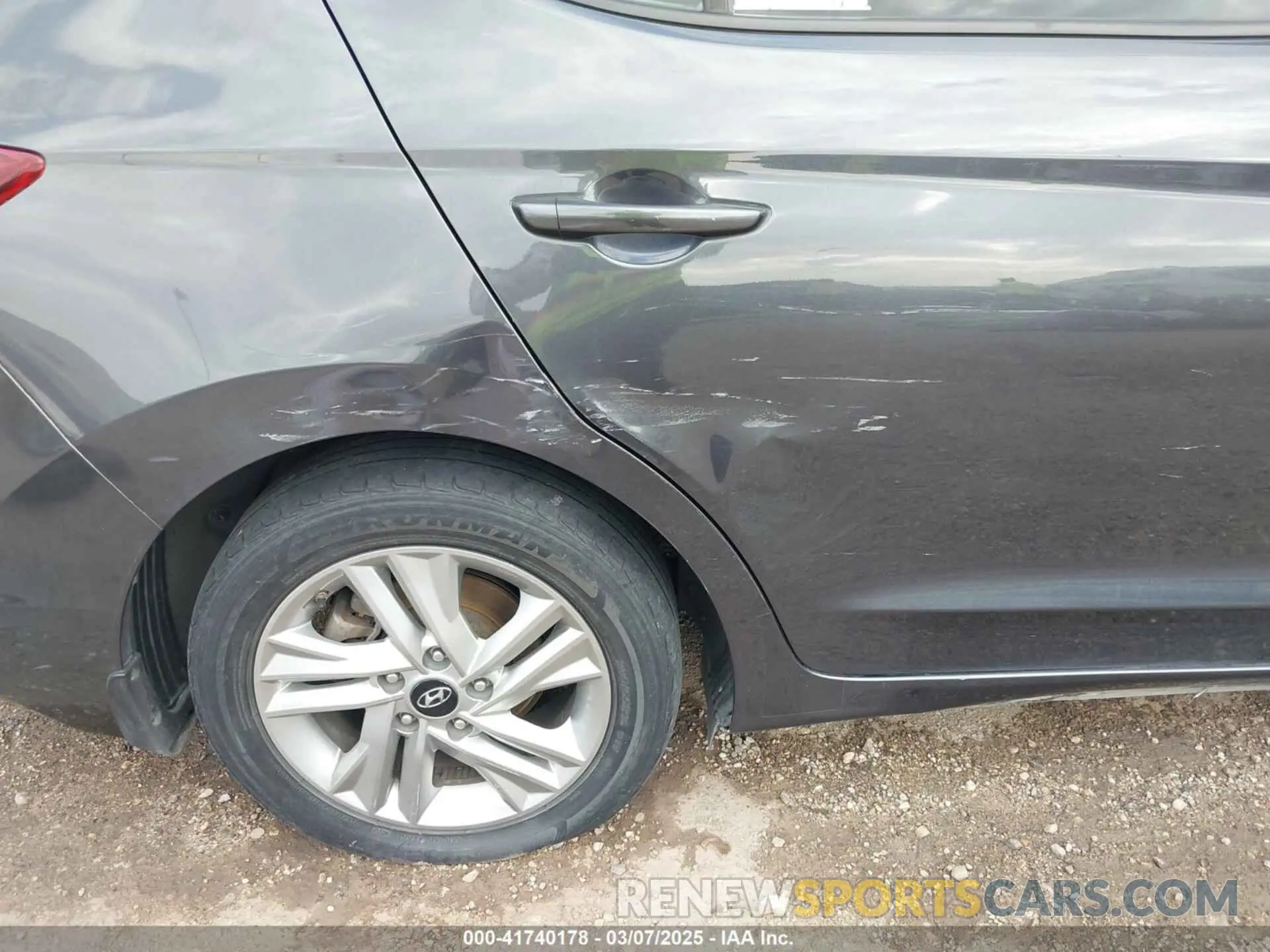 18 Photograph of a damaged car 5NPD84LFXLH570337 HYUNDAI ELANTRA 2020