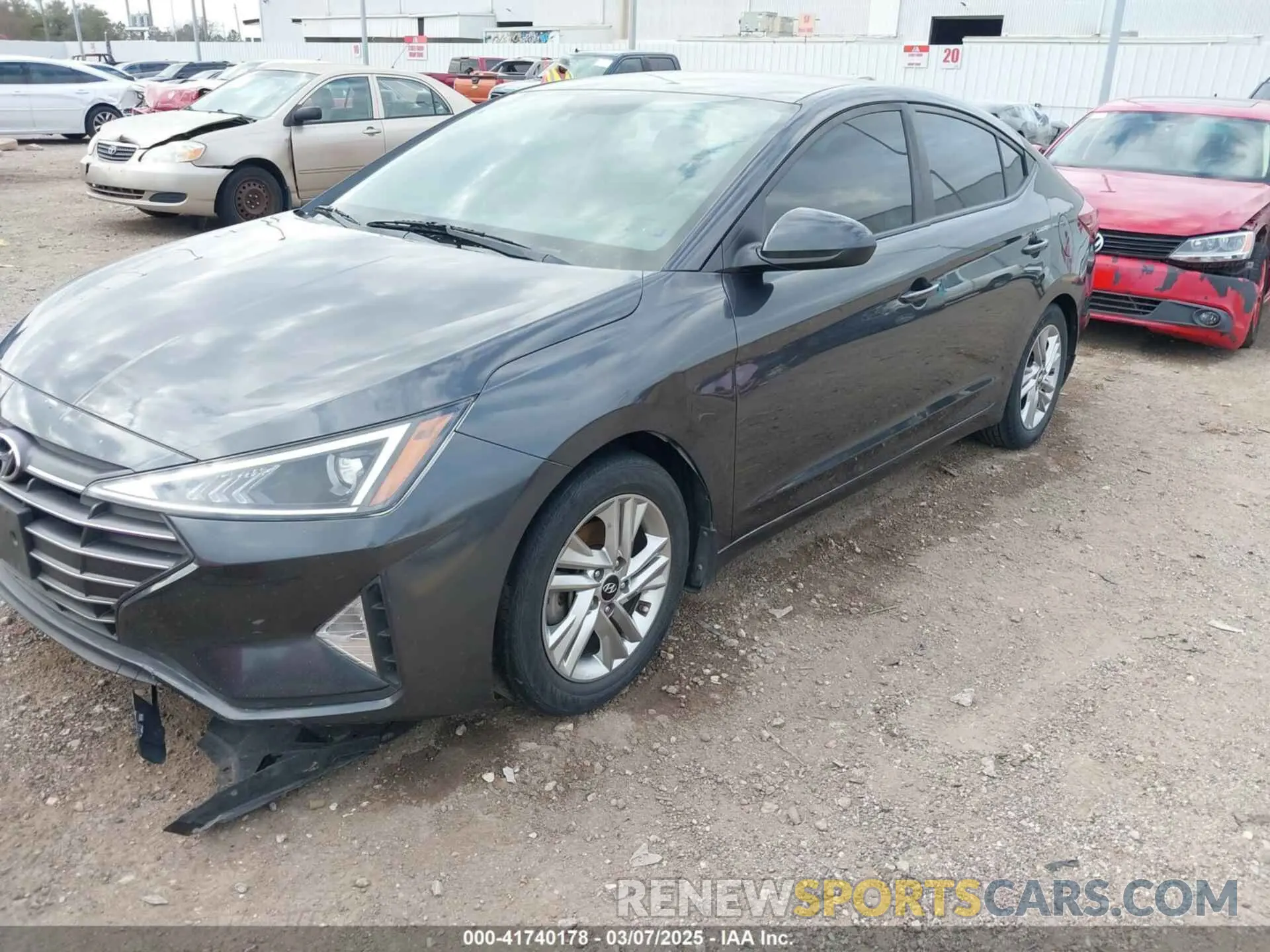 2 Photograph of a damaged car 5NPD84LFXLH570337 HYUNDAI ELANTRA 2020