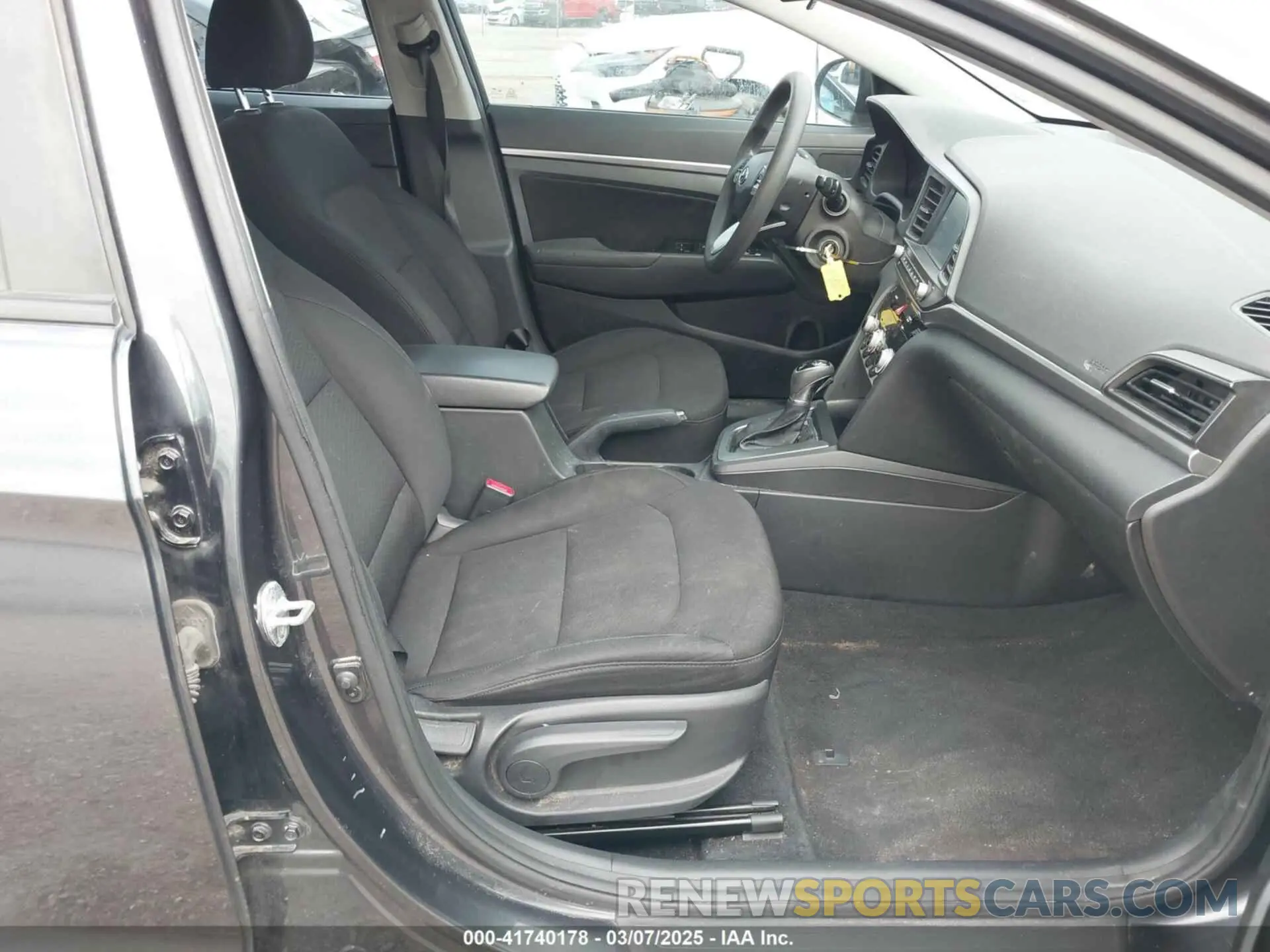 5 Photograph of a damaged car 5NPD84LFXLH570337 HYUNDAI ELANTRA 2020