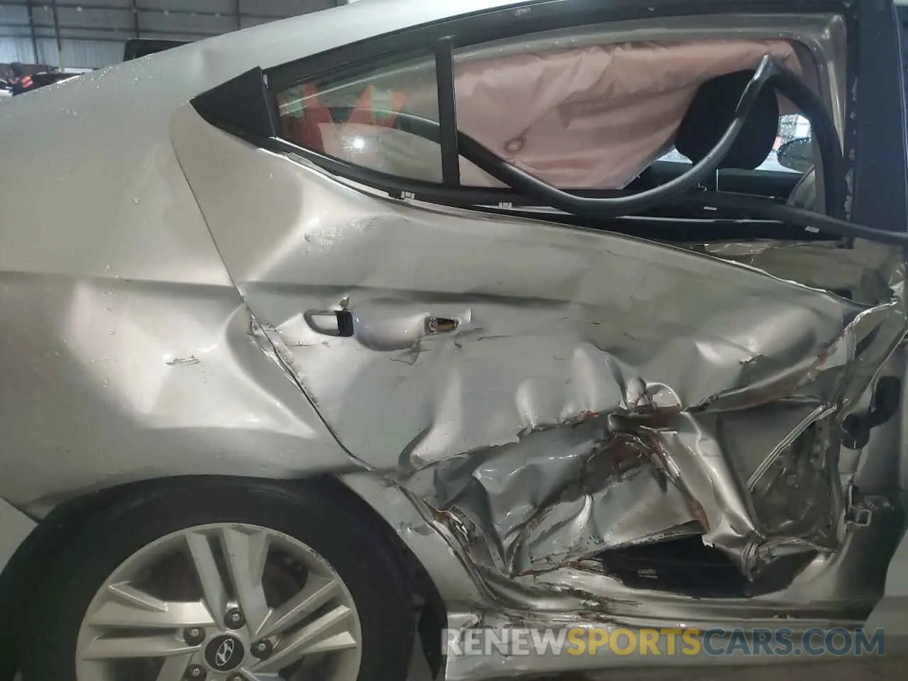 10 Photograph of a damaged car 5NPD84LFXLH578745 HYUNDAI ELANTRA 2020