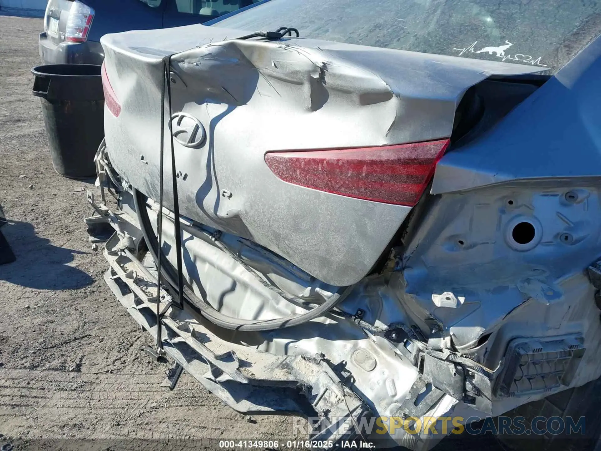 19 Photograph of a damaged car 5NPD84LFXLH580401 HYUNDAI ELANTRA 2020
