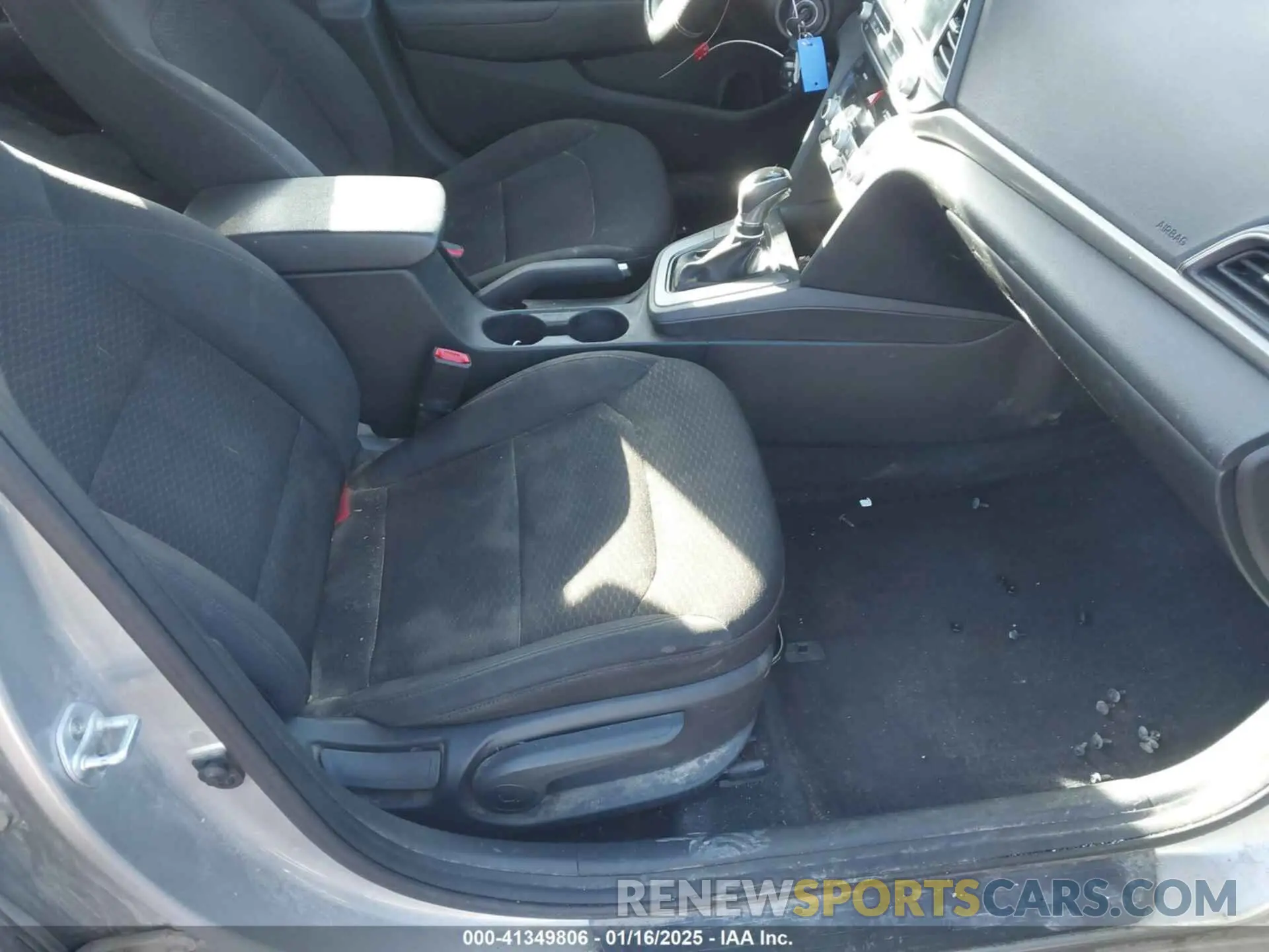 5 Photograph of a damaged car 5NPD84LFXLH580401 HYUNDAI ELANTRA 2020