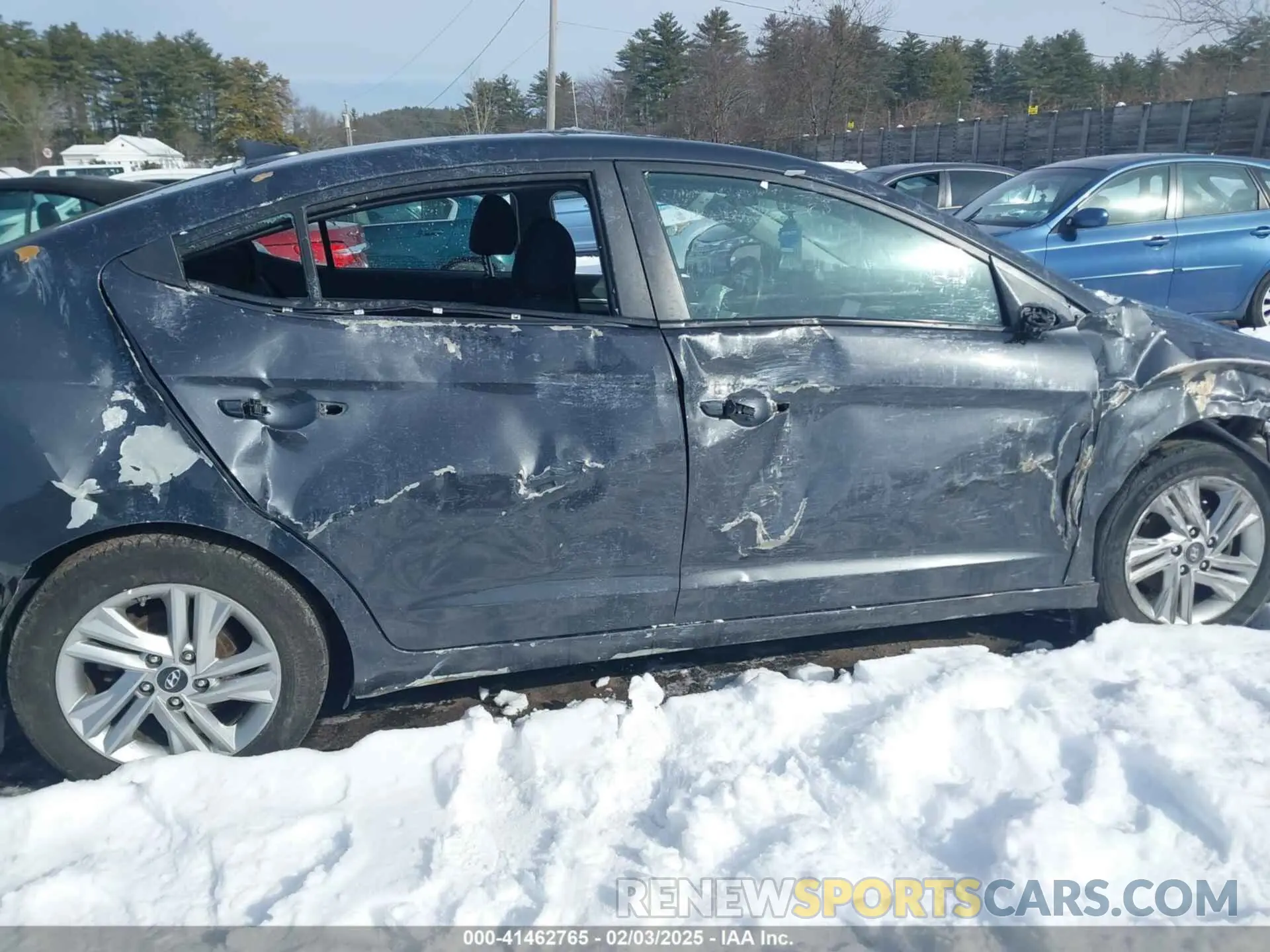 17 Photograph of a damaged car 5NPD84LFXLH581385 HYUNDAI ELANTRA 2020