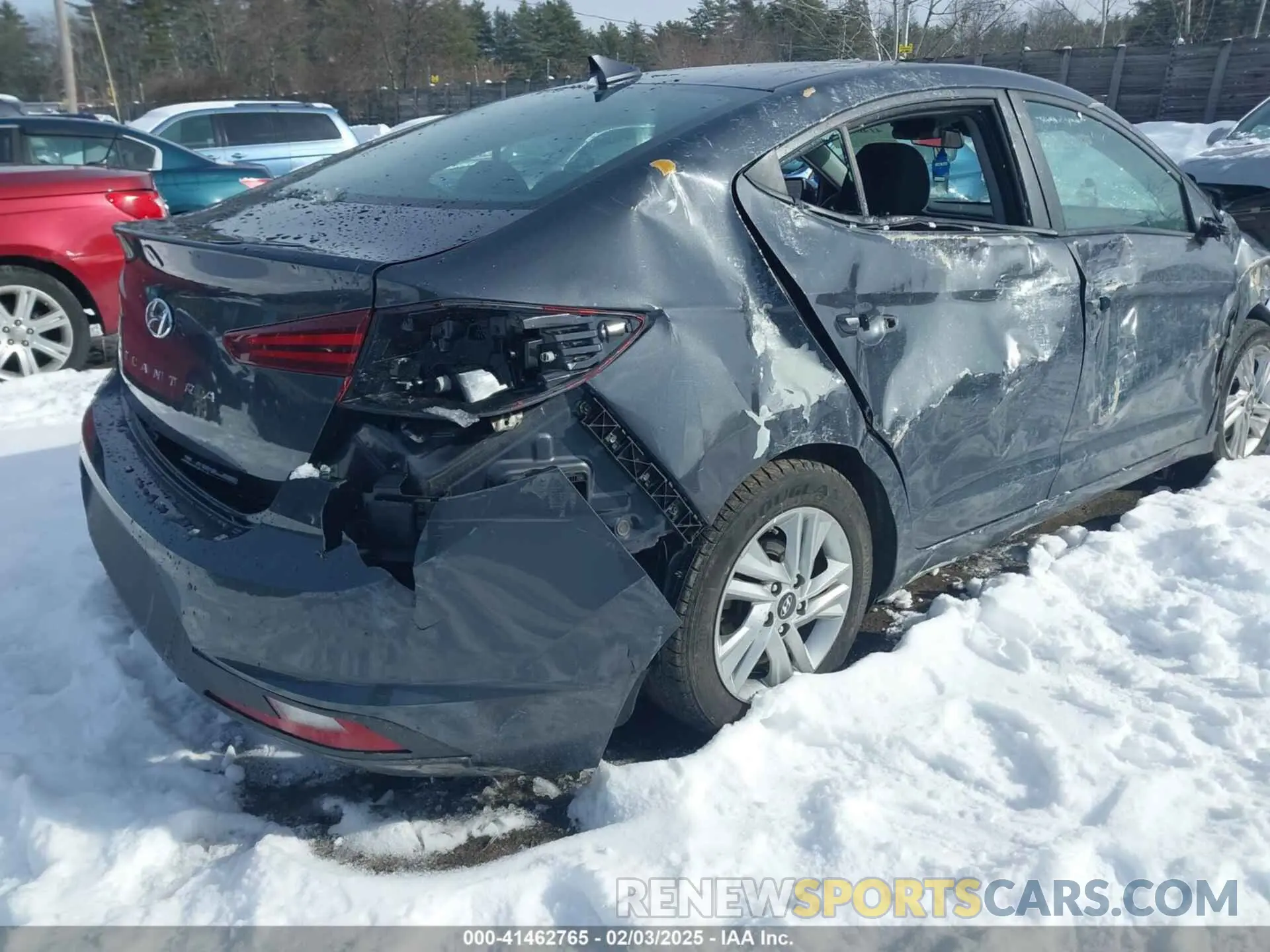 18 Photograph of a damaged car 5NPD84LFXLH581385 HYUNDAI ELANTRA 2020
