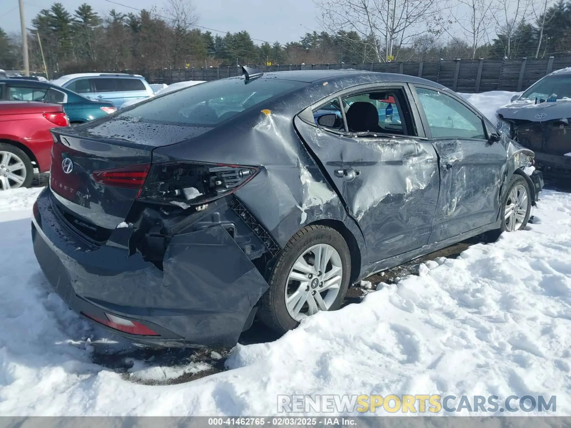 4 Photograph of a damaged car 5NPD84LFXLH581385 HYUNDAI ELANTRA 2020