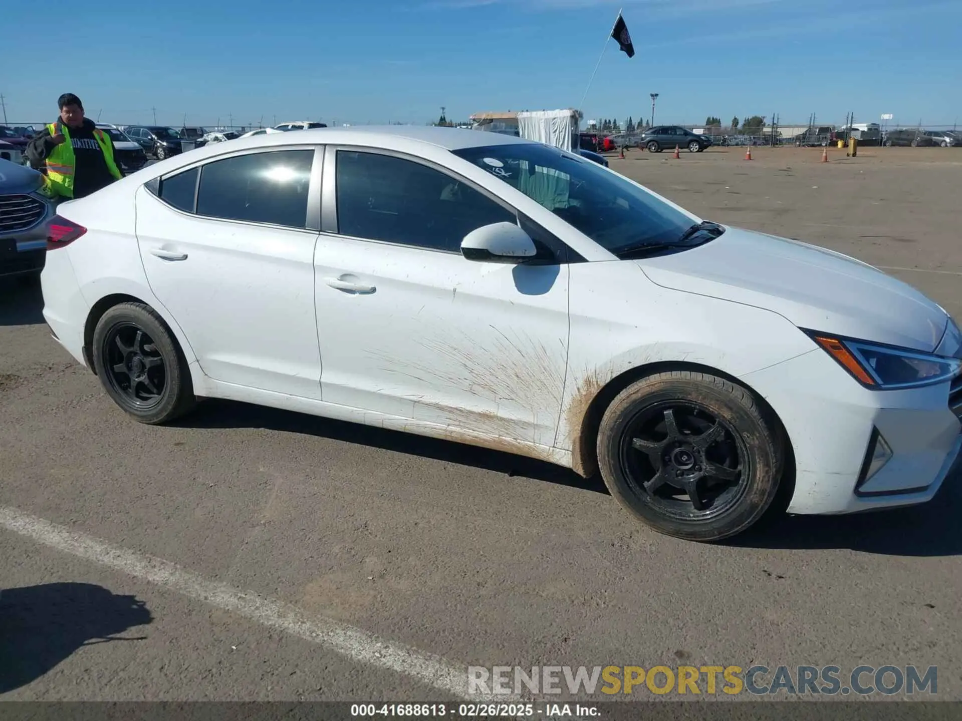 12 Photograph of a damaged car 5NPD84LFXLH601876 HYUNDAI ELANTRA 2020