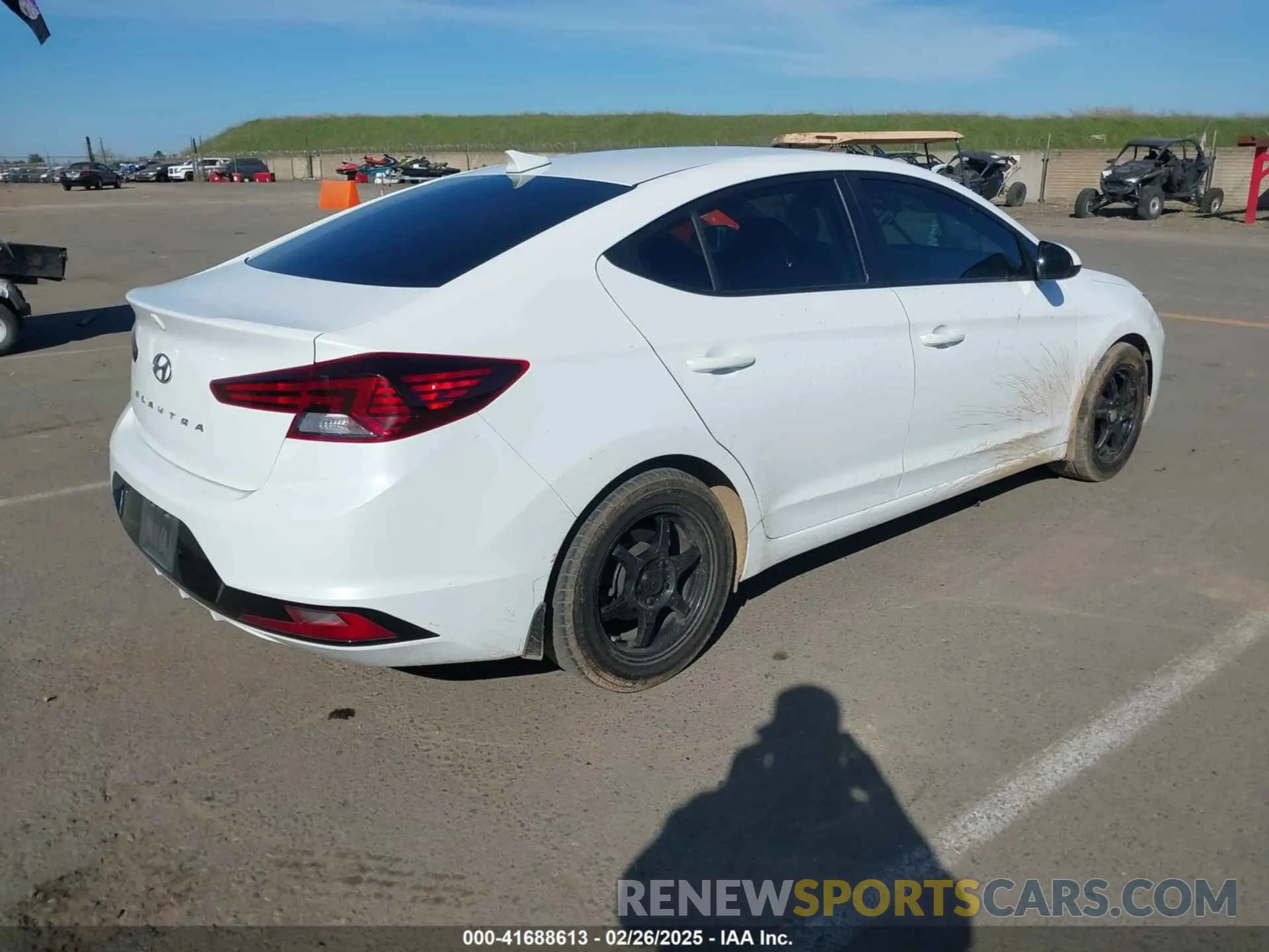 4 Photograph of a damaged car 5NPD84LFXLH601876 HYUNDAI ELANTRA 2020