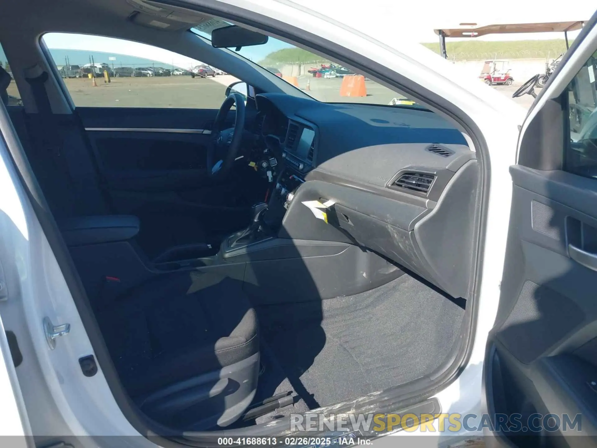 5 Photograph of a damaged car 5NPD84LFXLH601876 HYUNDAI ELANTRA 2020