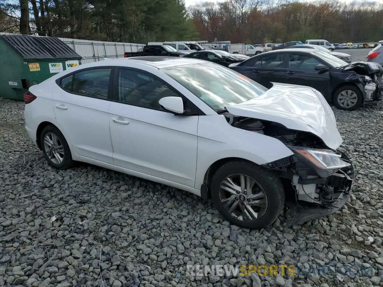 4 Photograph of a damaged car 5NPD84LFXLH612697 HYUNDAI ELANTRA 2020