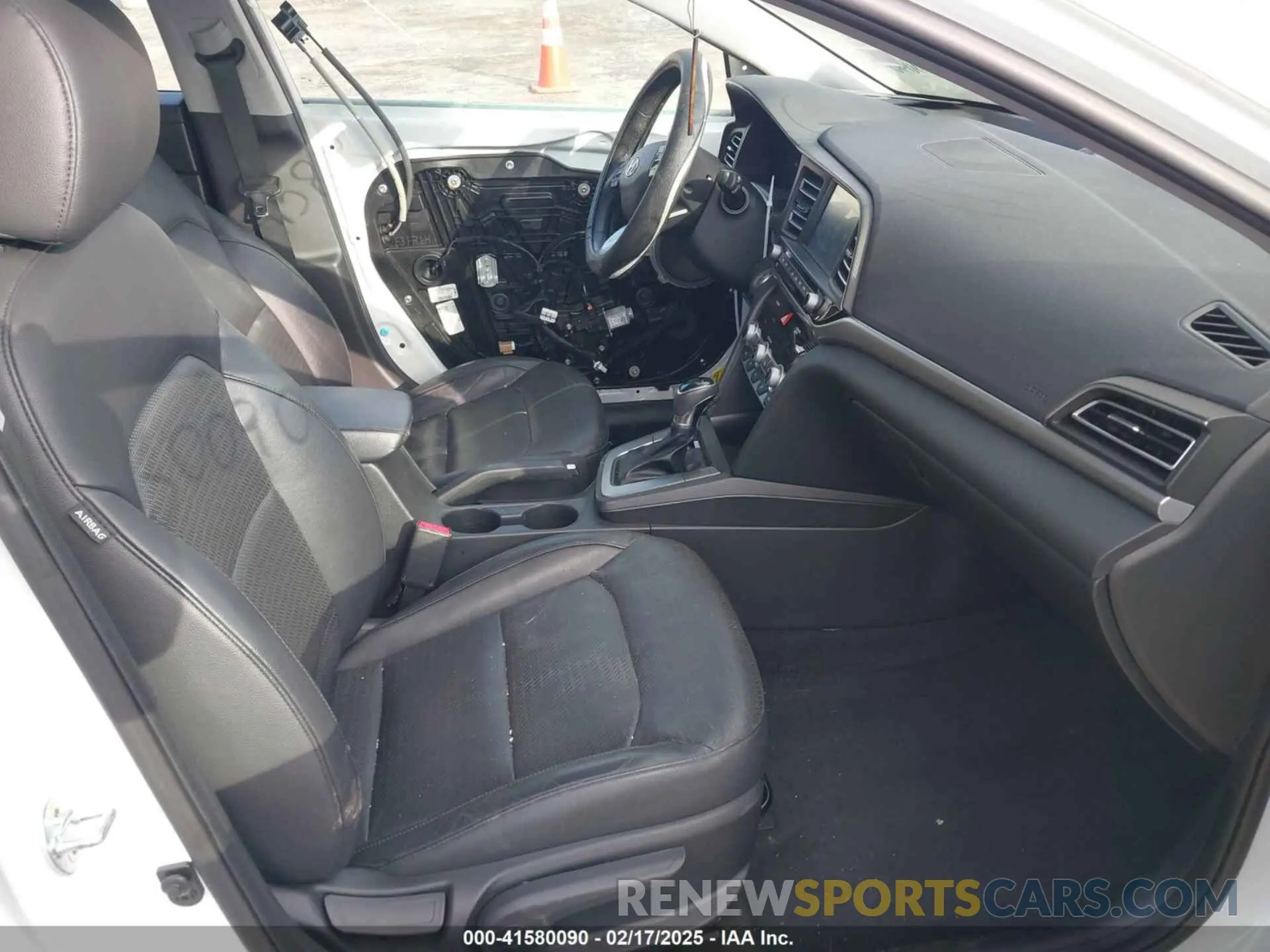 5 Photograph of a damaged car 5NPD84LFXLH617026 HYUNDAI ELANTRA 2020