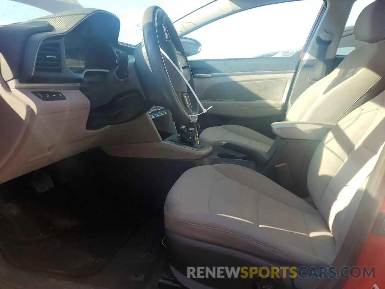 7 Photograph of a damaged car 5NPD84LFXLH630472 HYUNDAI ELANTRA 2020