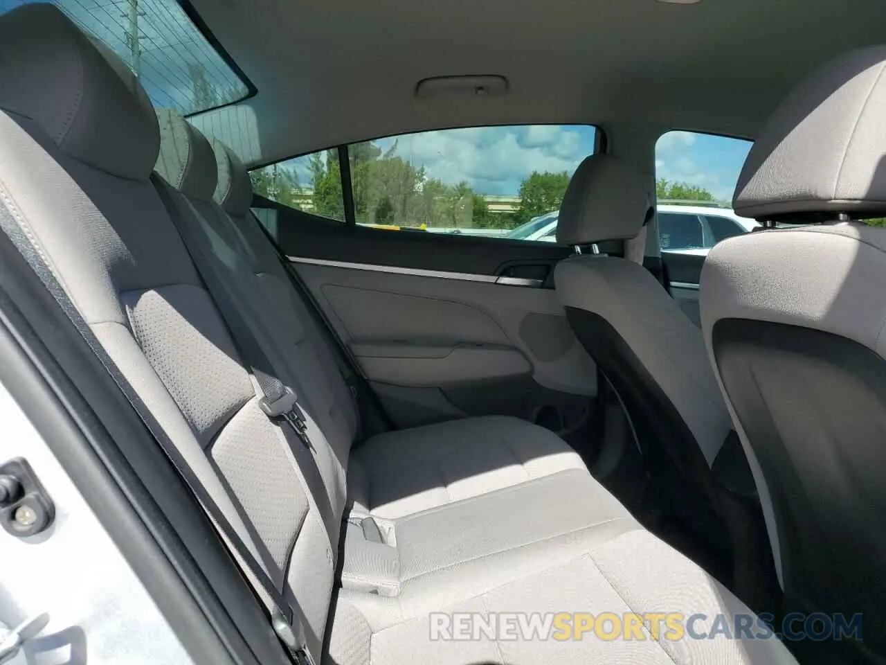10 Photograph of a damaged car KMHD74LF0LU044772 HYUNDAI ELANTRA 2020