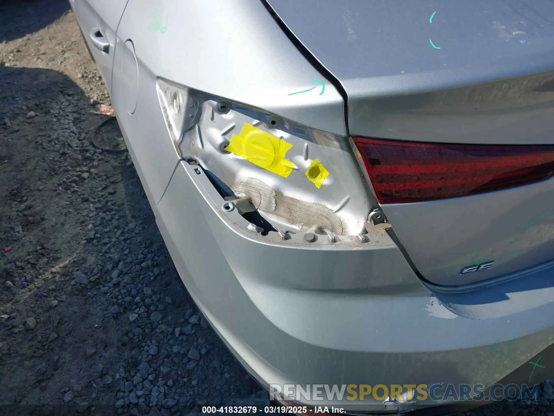 17 Photograph of a damaged car KMHD74LF1LU944323 HYUNDAI ELANTRA 2020