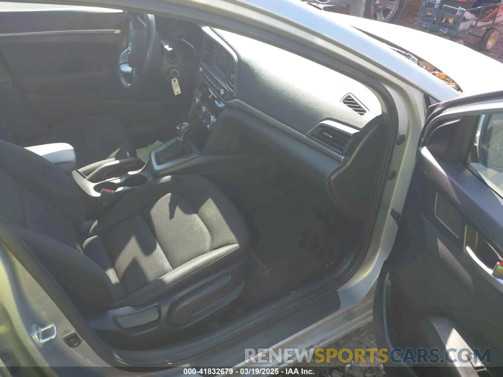 5 Photograph of a damaged car KMHD74LF1LU944323 HYUNDAI ELANTRA 2020