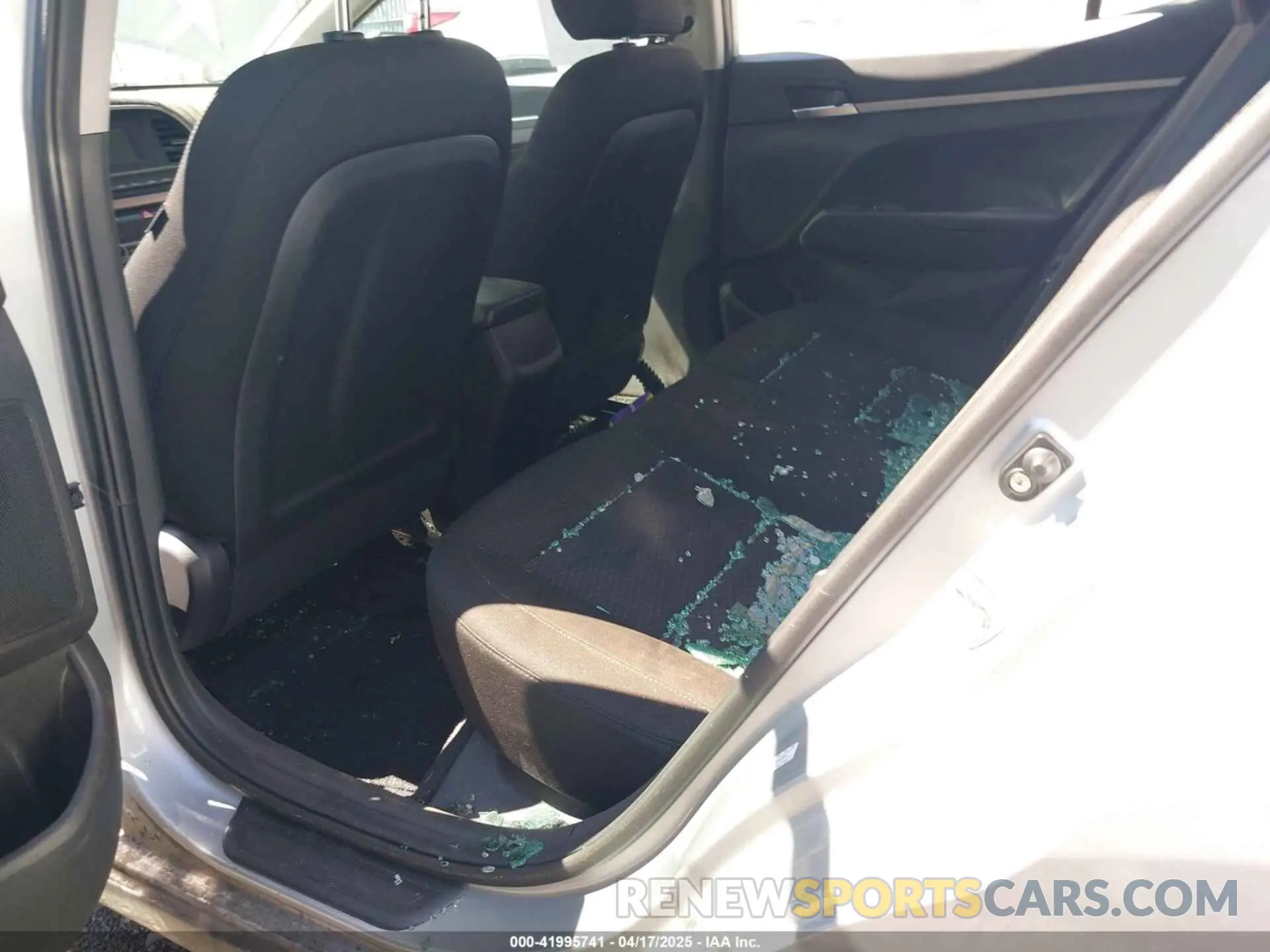 8 Photograph of a damaged car KMHD74LF5LU939304 HYUNDAI ELANTRA 2020