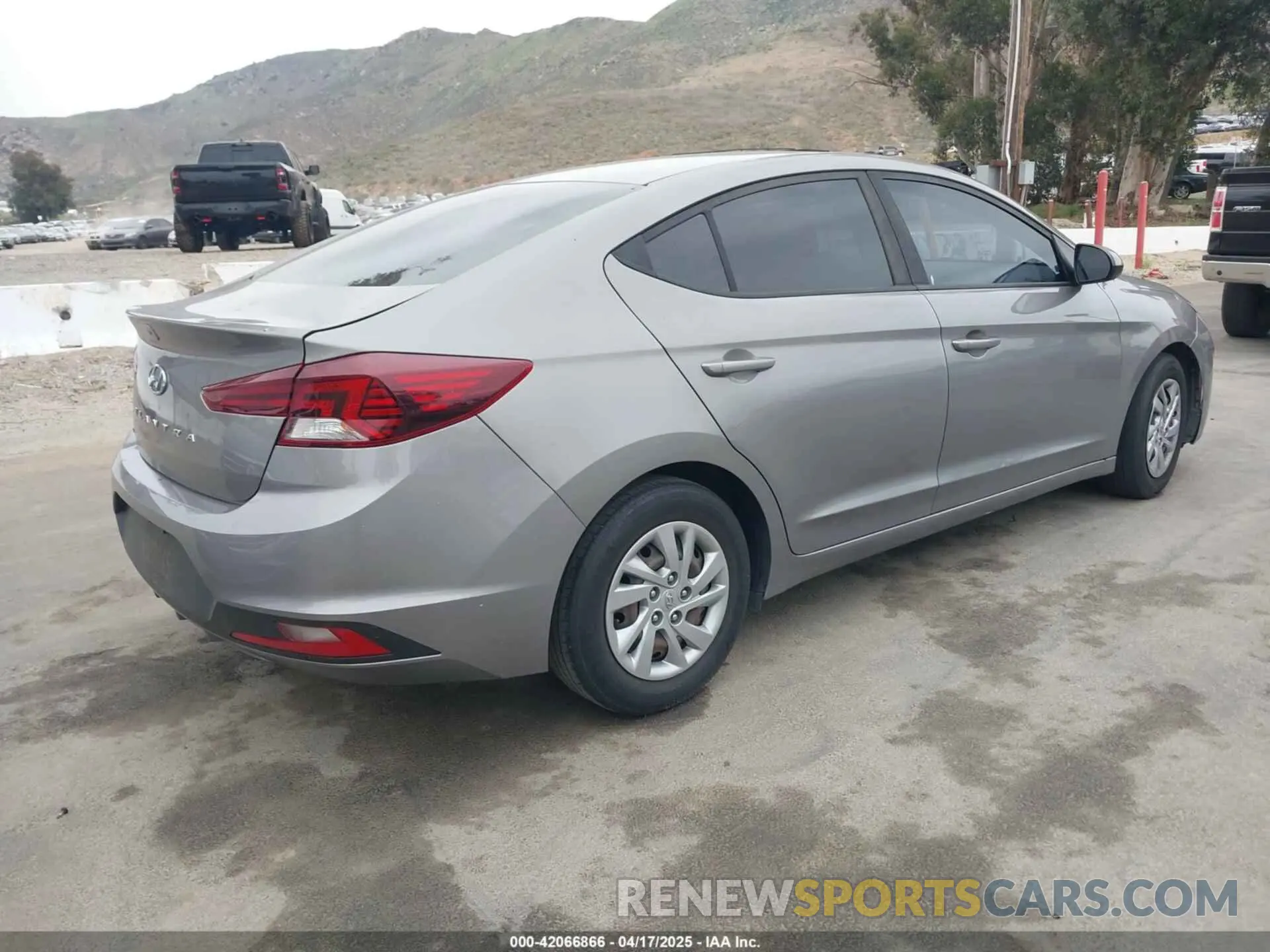 4 Photograph of a damaged car KMHD74LF7LU901783 HYUNDAI ELANTRA 2020