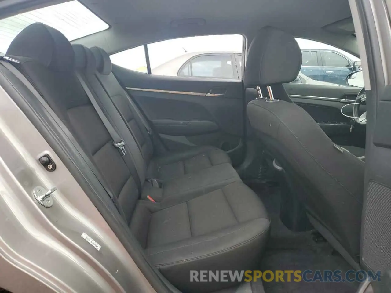 10 Photograph of a damaged car KMHD74LF8LU899560 HYUNDAI ELANTRA 2020