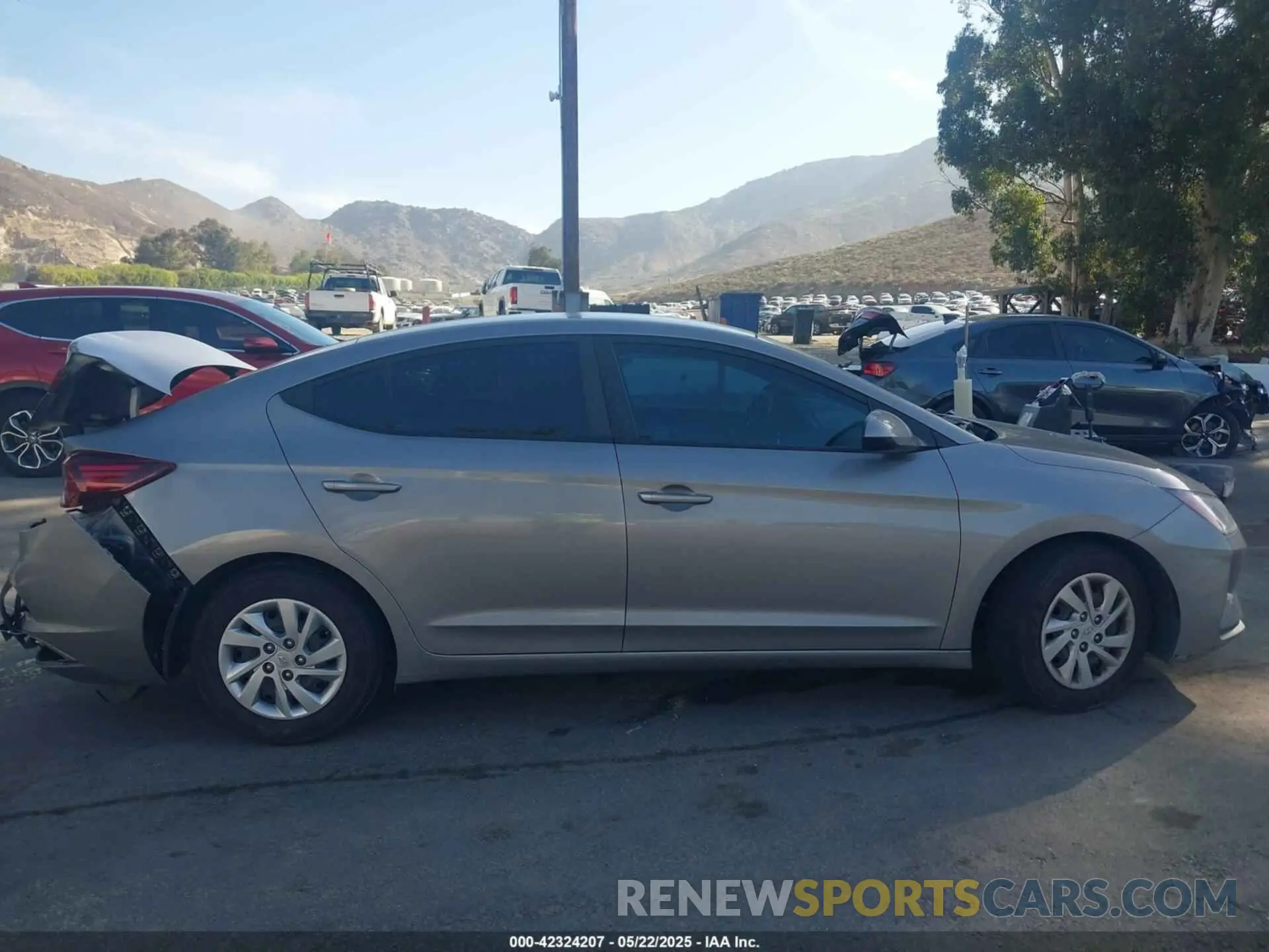 13 Photograph of a damaged car KMHD74LF8LU948224 HYUNDAI ELANTRA 2020
