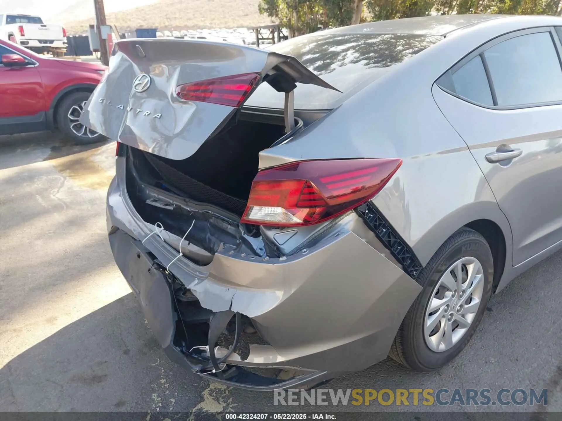 17 Photograph of a damaged car KMHD74LF8LU948224 HYUNDAI ELANTRA 2020
