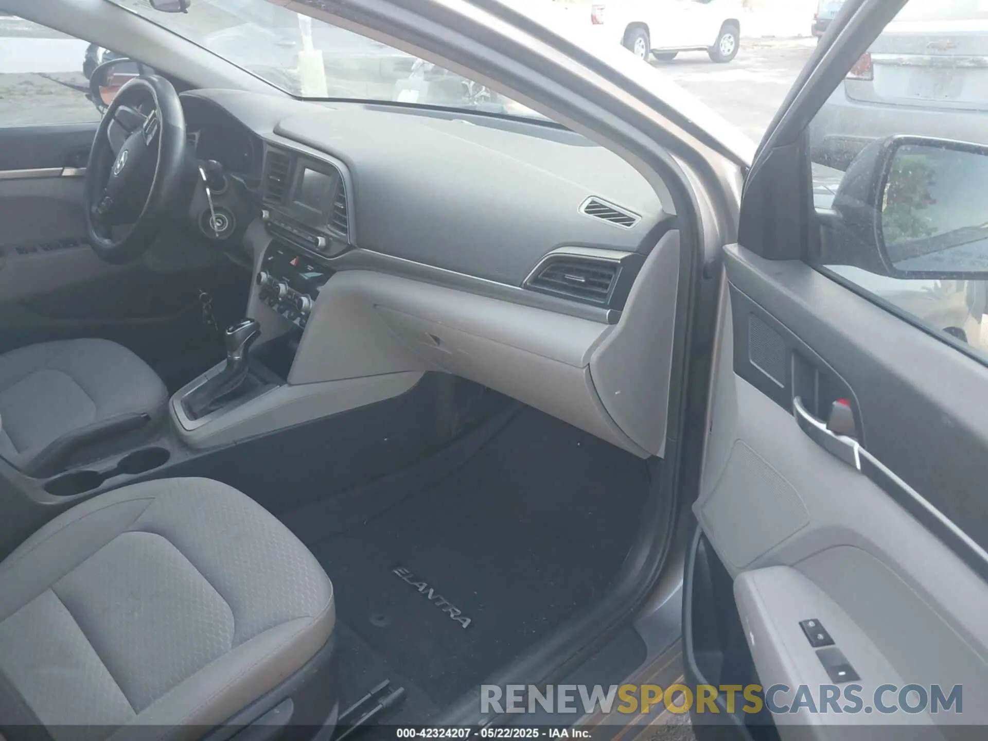 5 Photograph of a damaged car KMHD74LF8LU948224 HYUNDAI ELANTRA 2020
